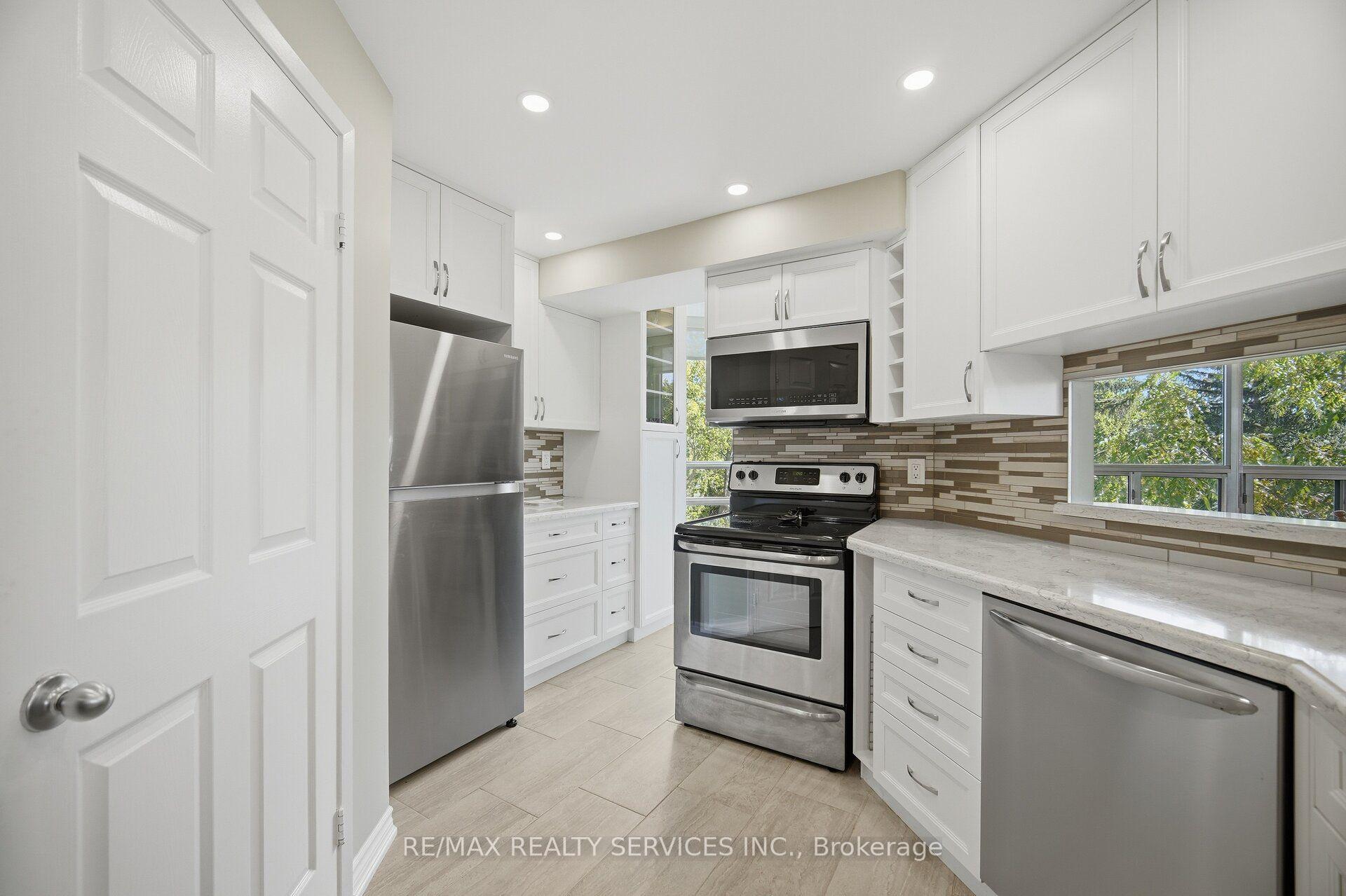 Photo 8 of Unit 404, 330 Mill Street S, Brampton, Brampton South — HOMEH