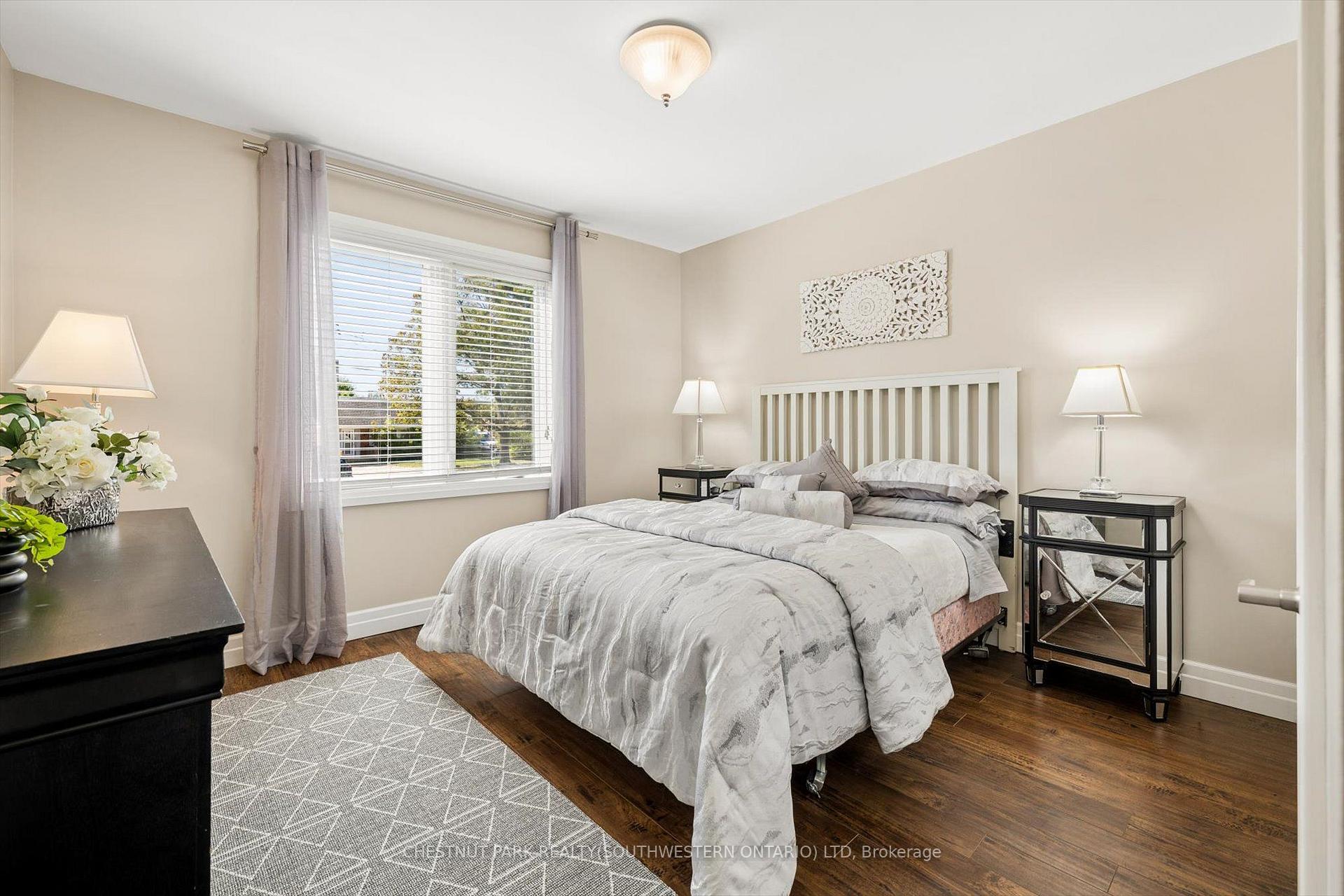 Photo 16 of 56 Suffolk Avenue, Kitchener, Heritage Park - Kitchener — HOMEH