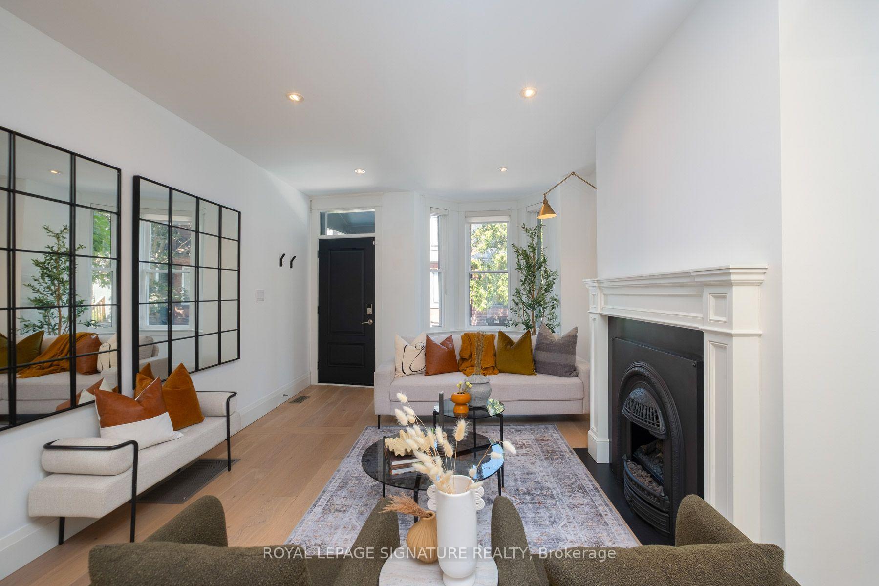 Photo 4 of 40 Bright Street, Toronto, Moss Park — HOMEH