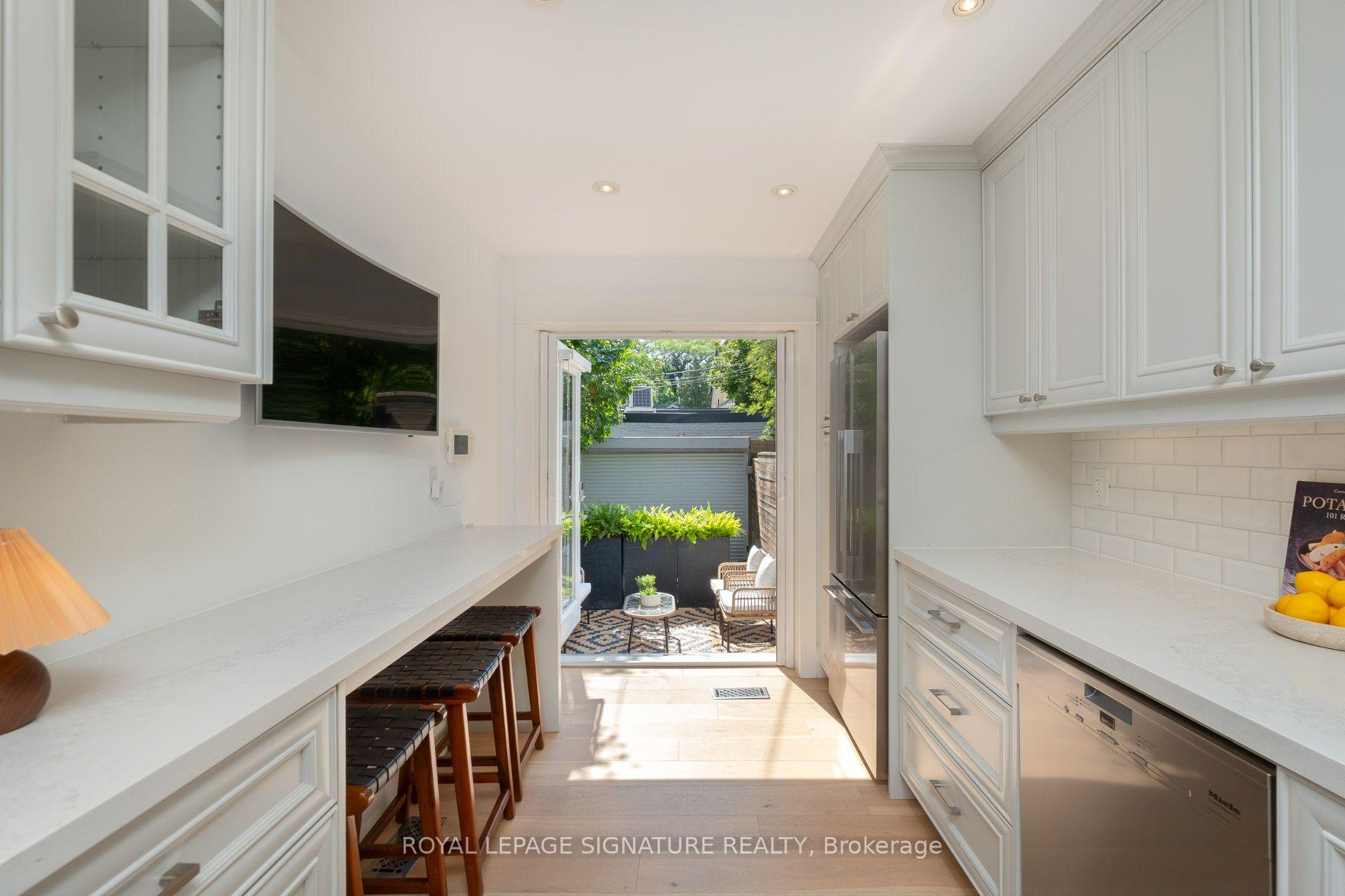 Photo 12 of 40 Bright Street, Toronto, Moss Park — HOMEH