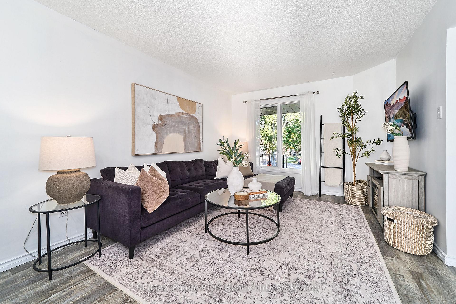 Photo 10 of 8 Landerville Lane, Clarington, Bowmanville — HOMEH