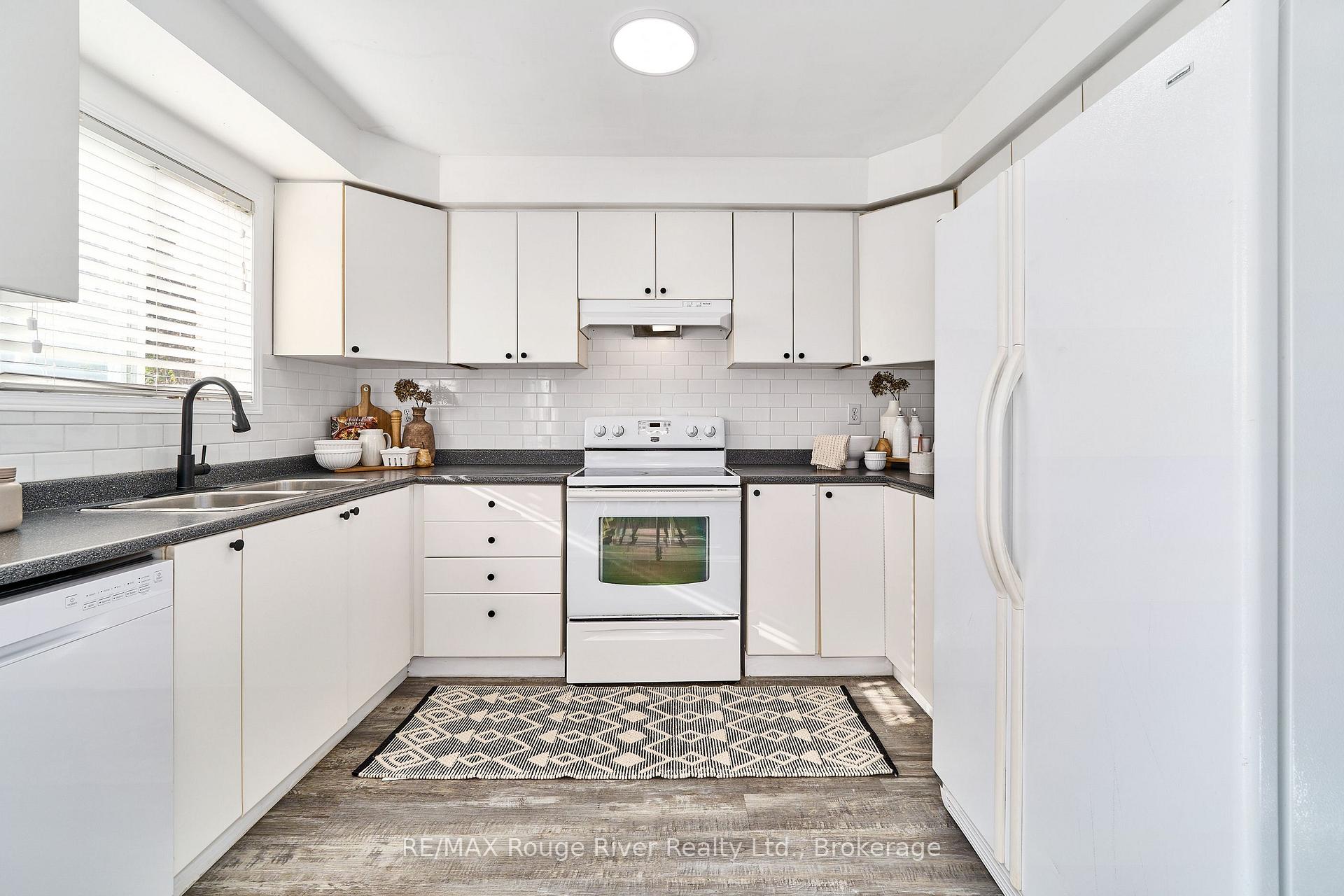 Photo 13 of 8 Landerville Lane, Clarington, Bowmanville — HOMEH