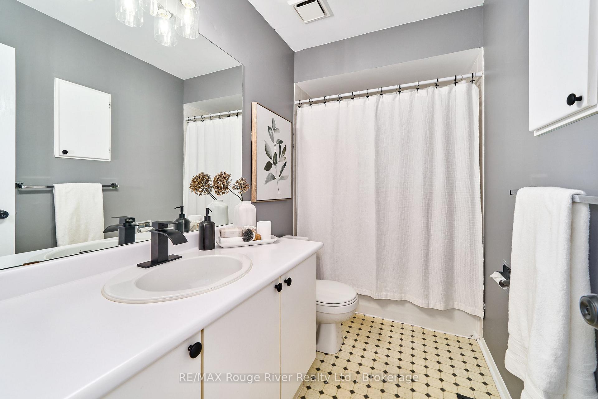 Photo 27 of 8 Landerville Lane, Clarington, Bowmanville — HOMEH