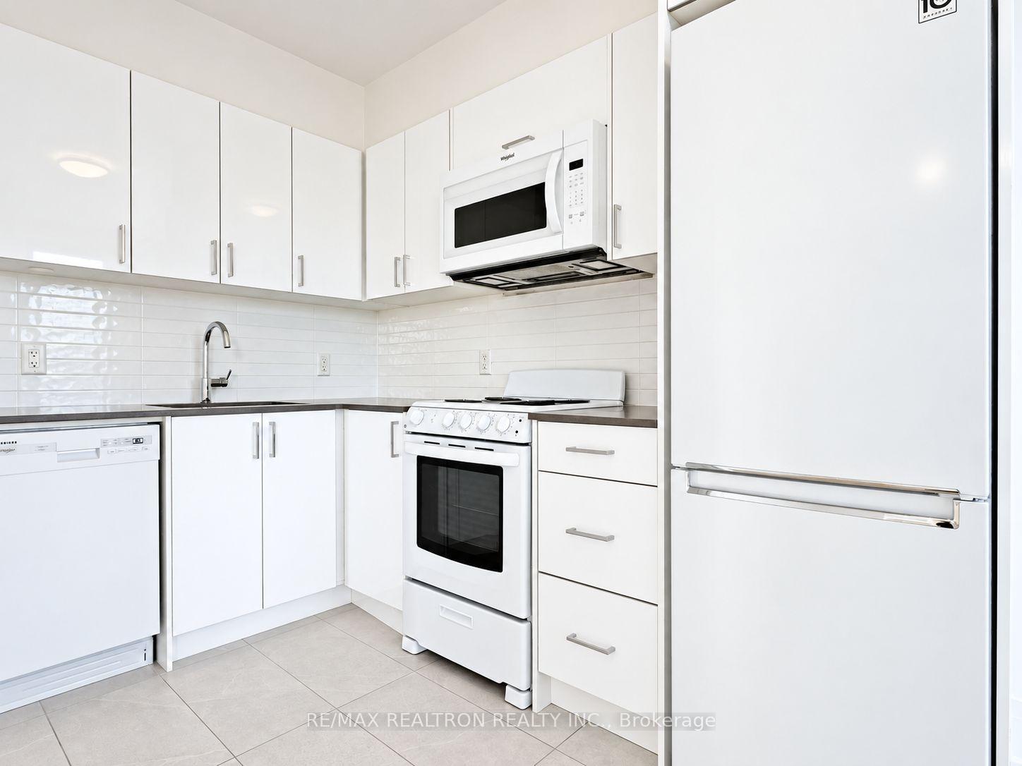 Photo 10 of Unit 621, 398 Avenue Road, Toronto, Casa Loma — HOMEH