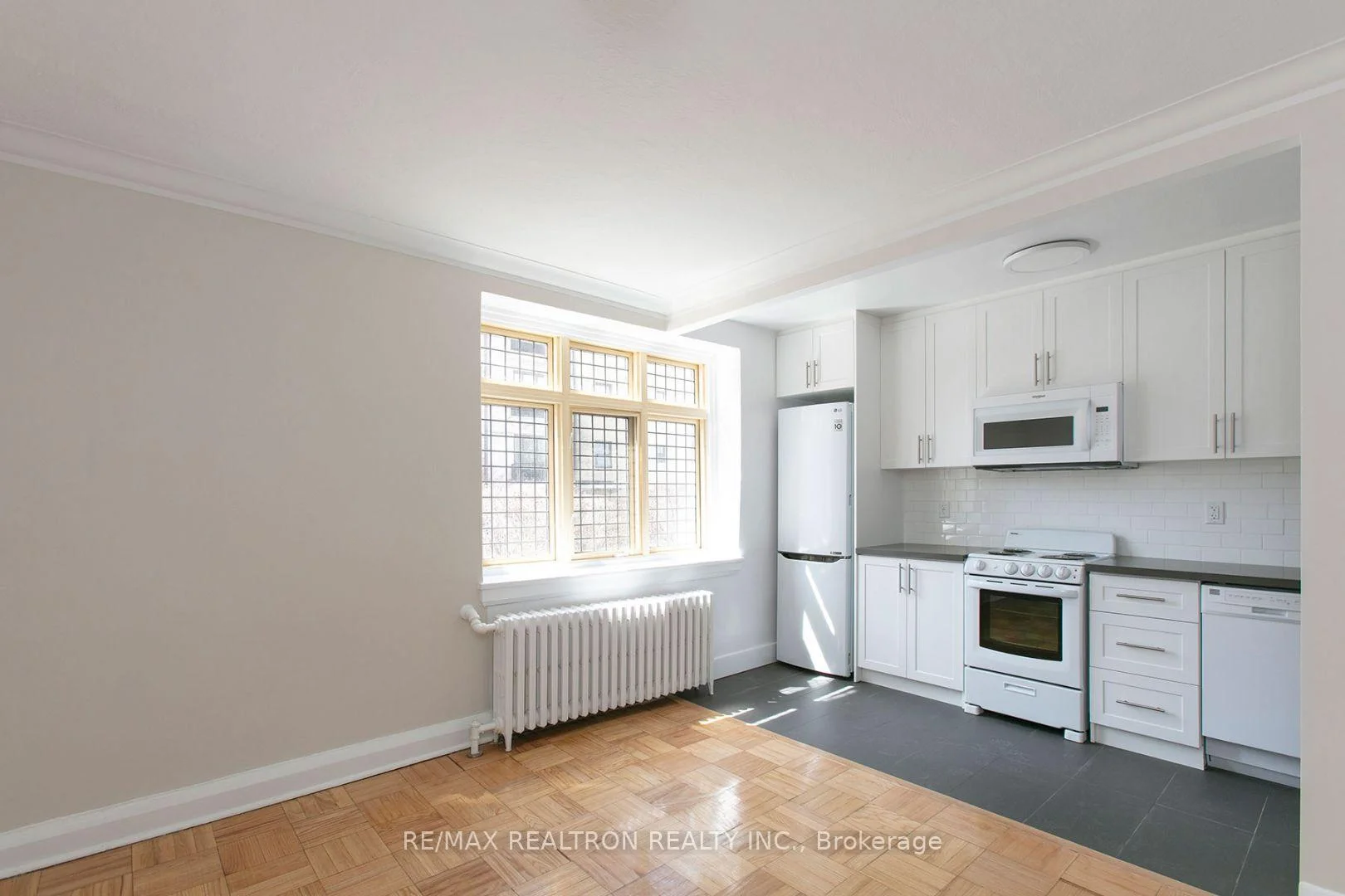Photo 9 of Unit 621, 398 Avenue Road, Toronto, Casa Loma — HOMEH