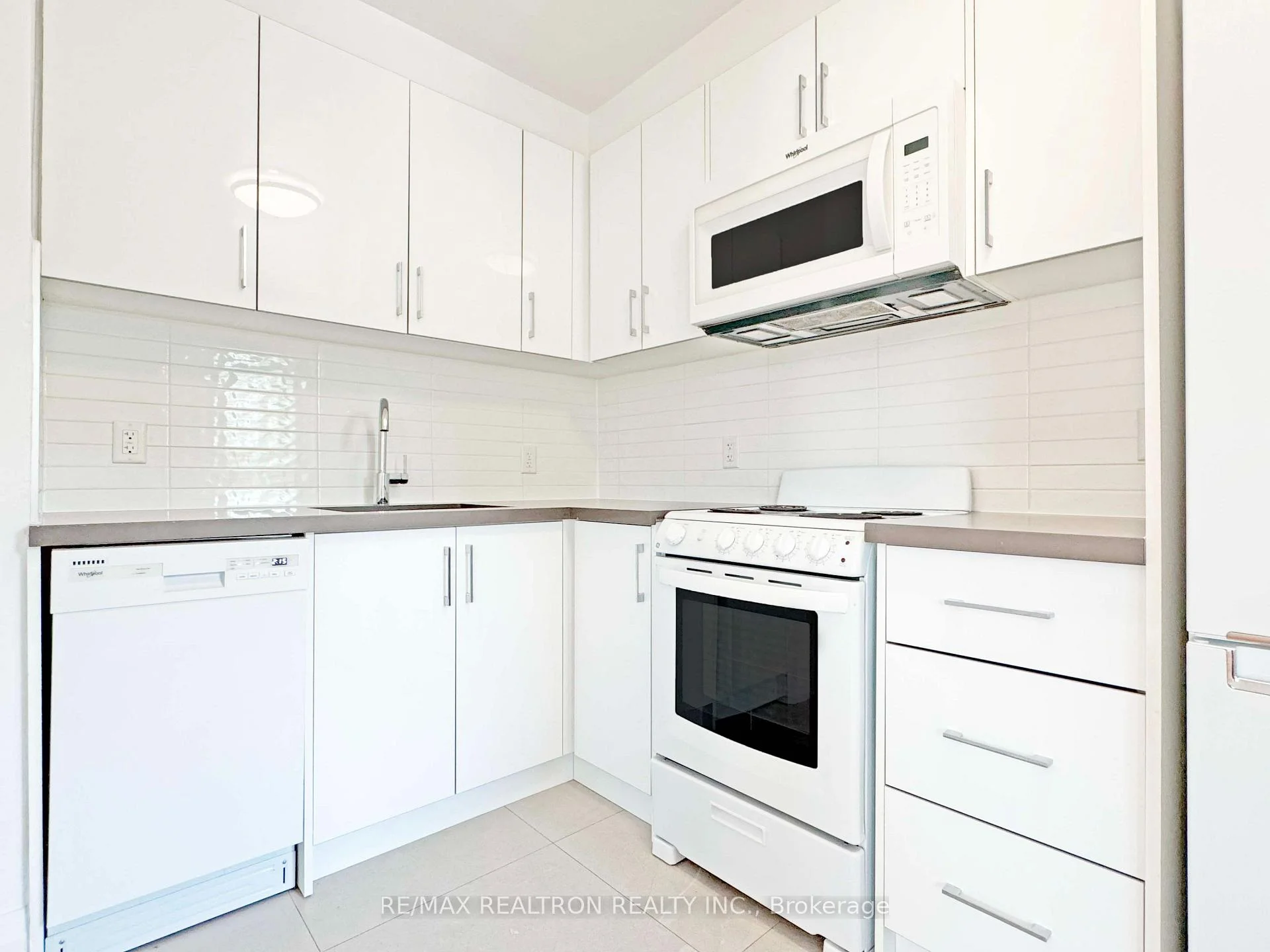 Photo 16 of Unit 621, 398 Avenue Road, Toronto, Casa Loma — HOMEH