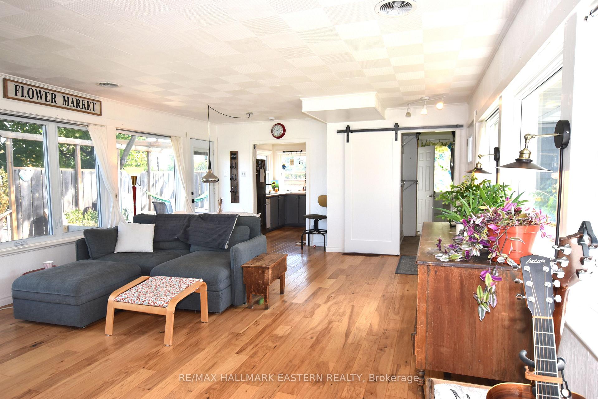 Photo 2 of 726 Fairbairn Street, Peterborough, Northcrest Ward 5 — HOMEH