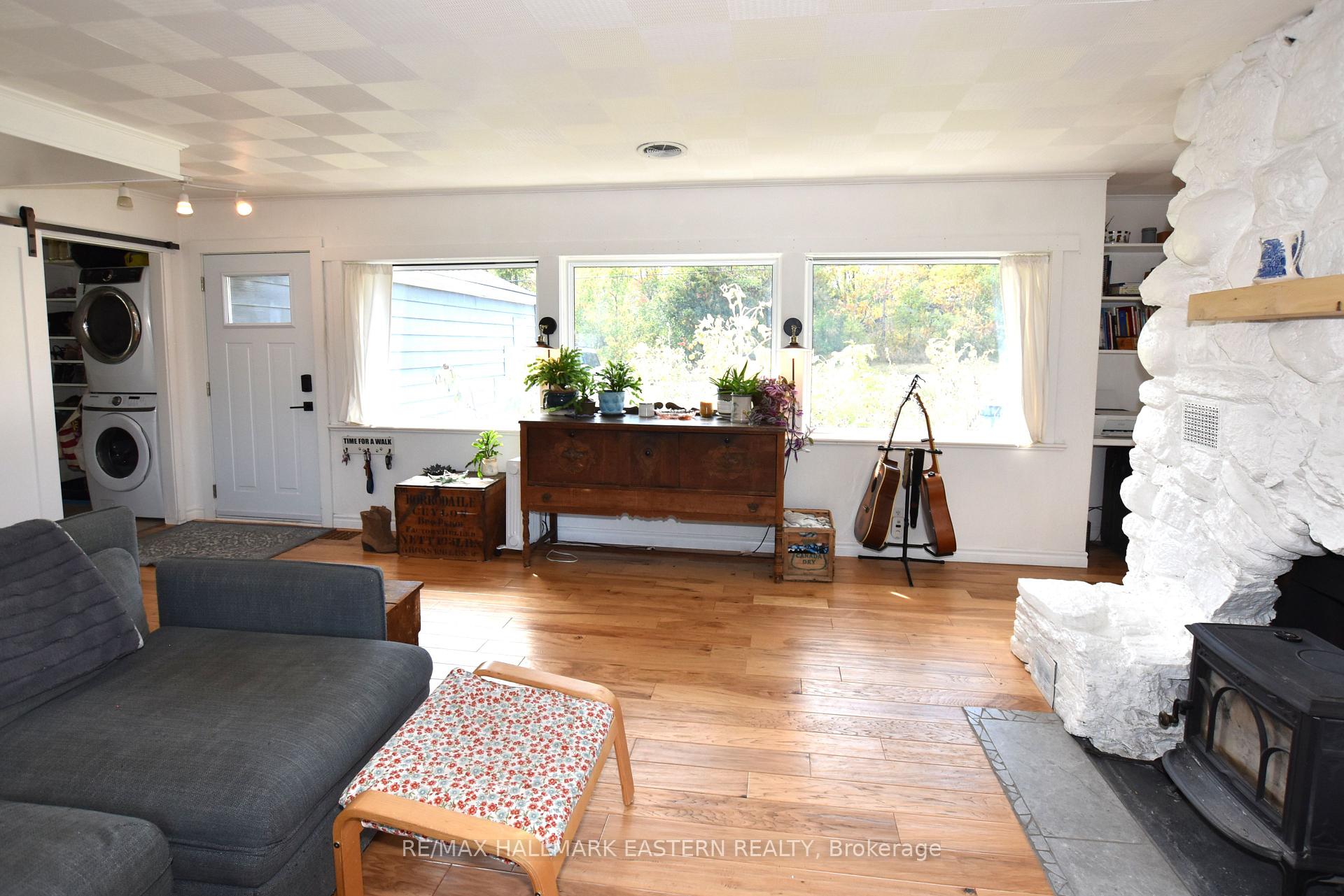 Photo 3 of 726 Fairbairn Street, Peterborough, Northcrest Ward 5 — HOMEH