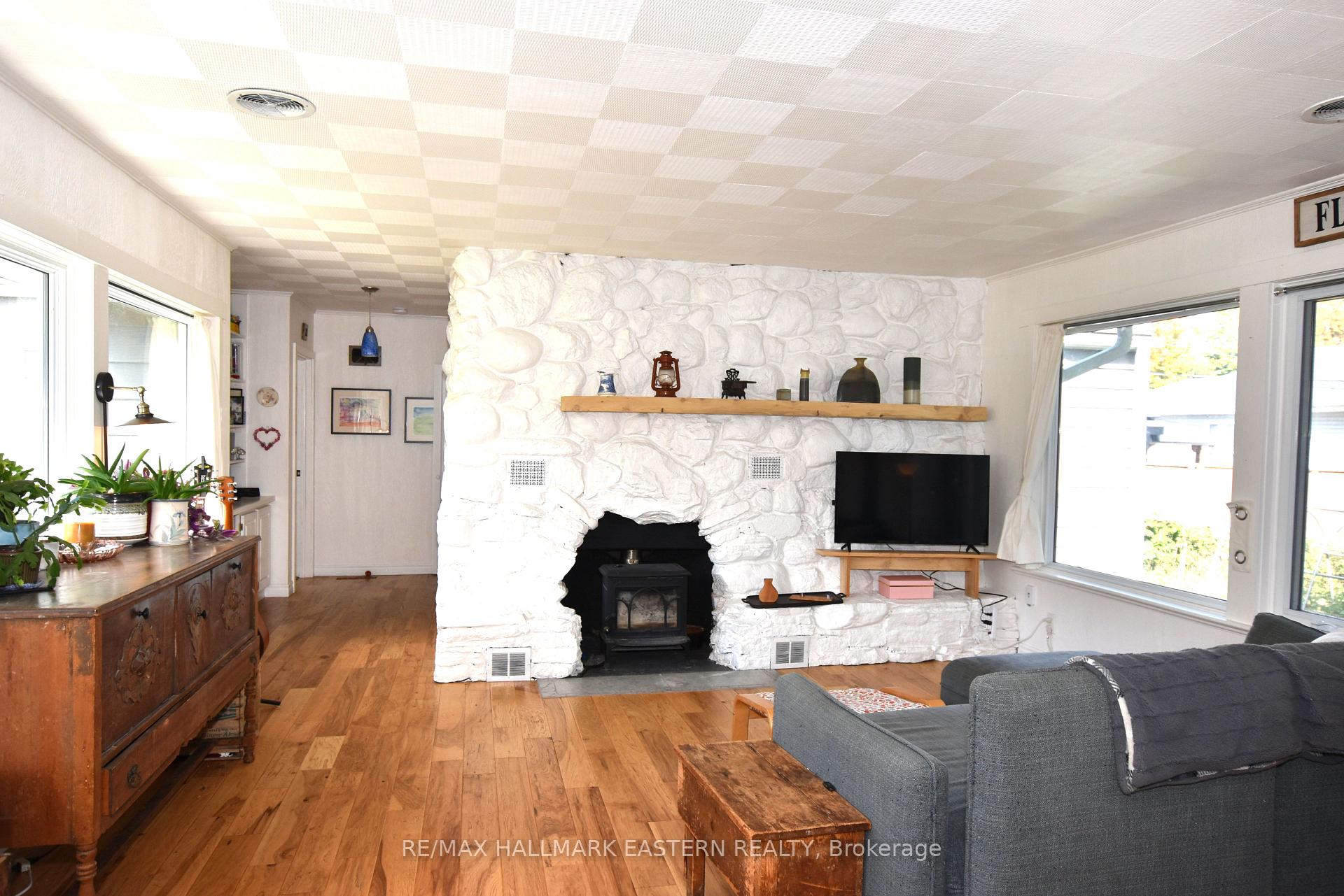 Photo 4 of 726 Fairbairn Street, Peterborough, Northcrest Ward 5 — HOMEH