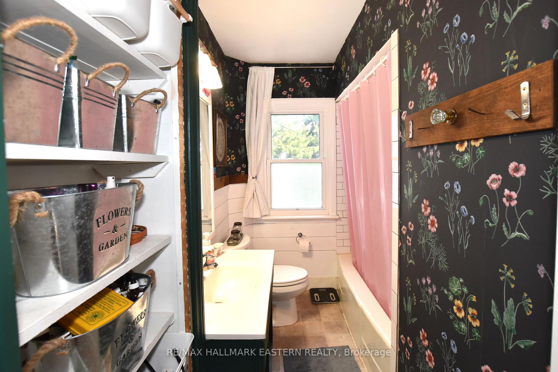 Photo 8 of 726 Fairbairn Street, Peterborough, Northcrest Ward 5 — HOMEH
