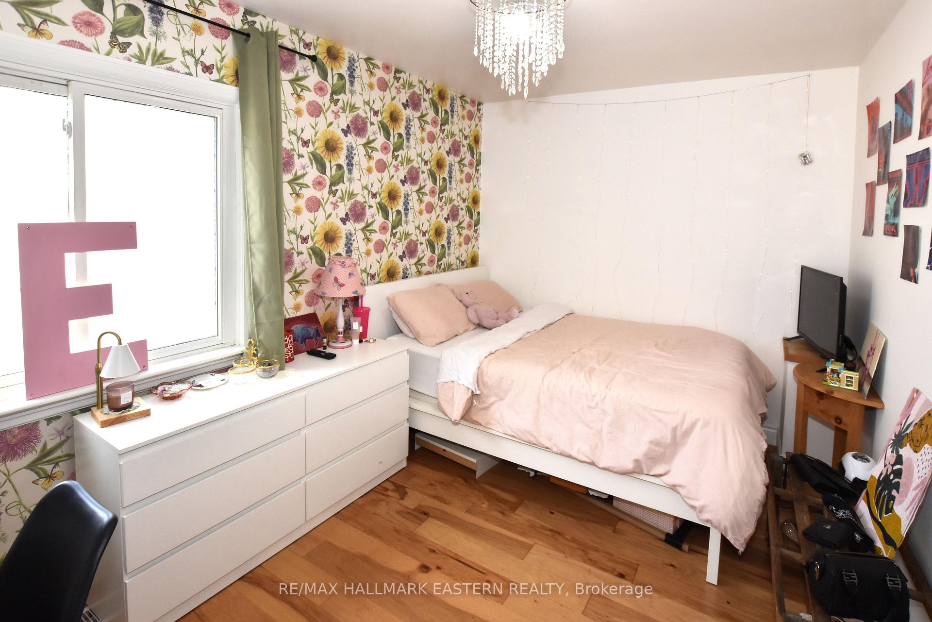 Photo 12 of 726 Fairbairn Street, Peterborough, Northcrest Ward 5 — HOMEH