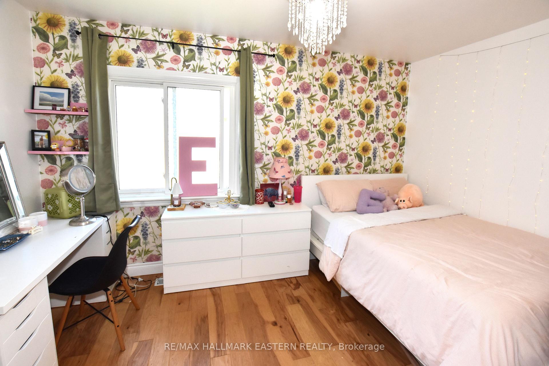 Photo 13 of 726 Fairbairn Street, Peterborough, Northcrest Ward 5 — HOMEH