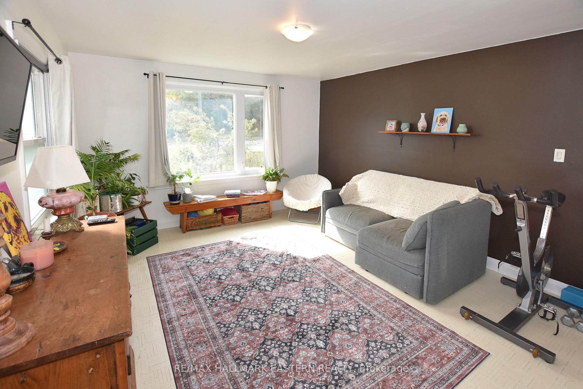 Photo 15 of 726 Fairbairn Street, Peterborough, Northcrest Ward 5 — HOMEH