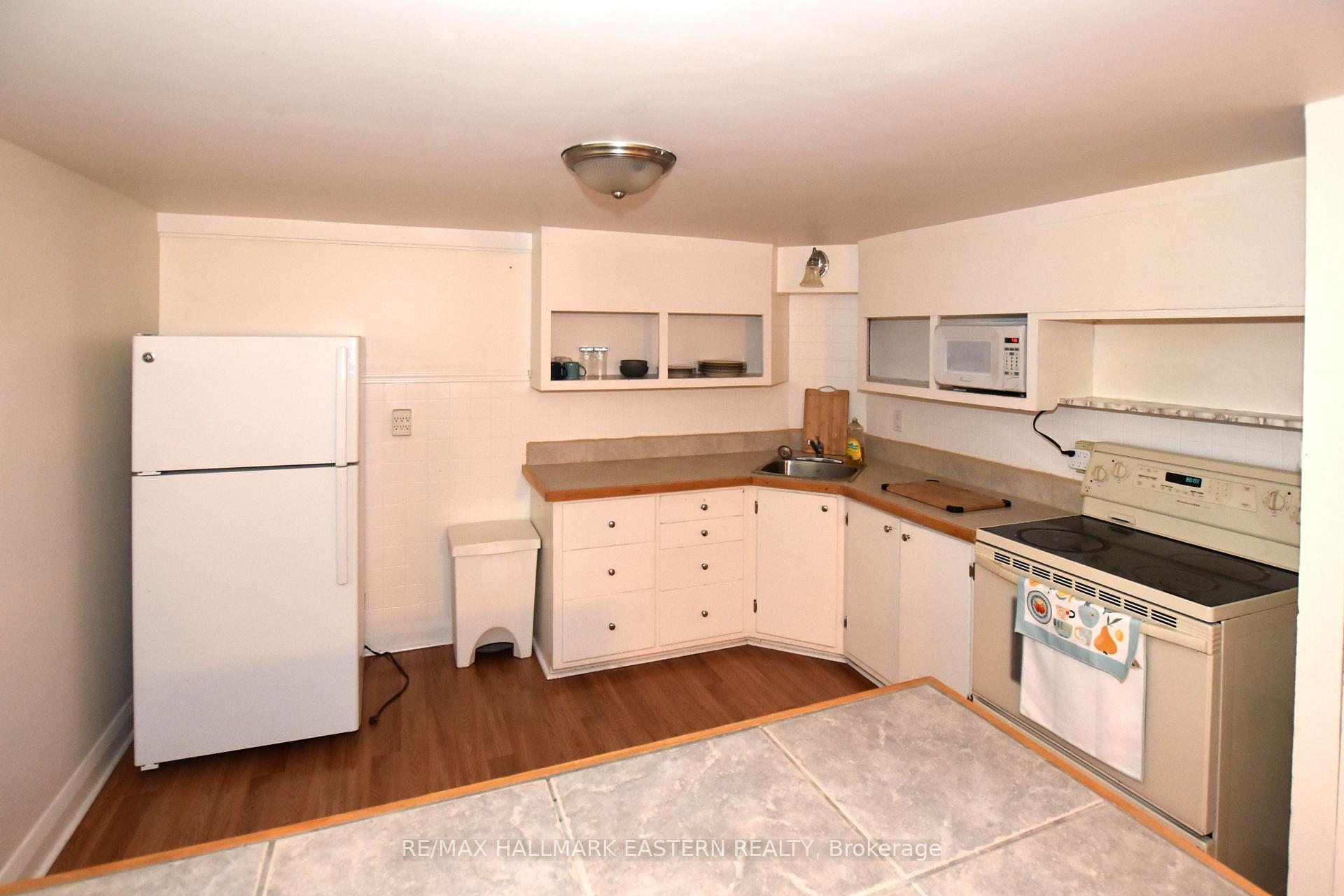 Photo 20 of 726 Fairbairn Street, Peterborough, Northcrest Ward 5 — HOMEH