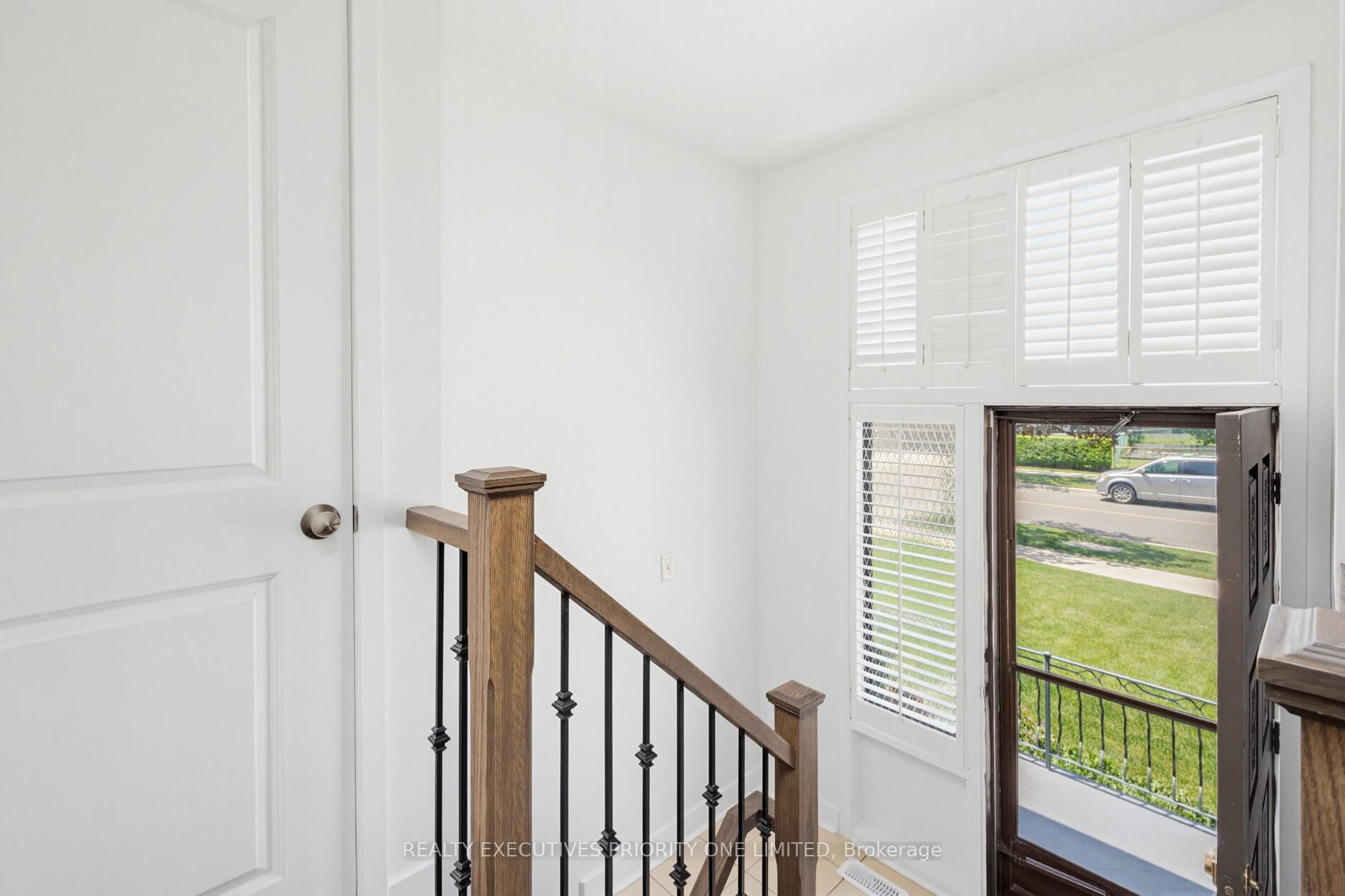 Photo 3 of 55 Picaro Drive, North York, Glenfield-Jane Heights — HOMEH