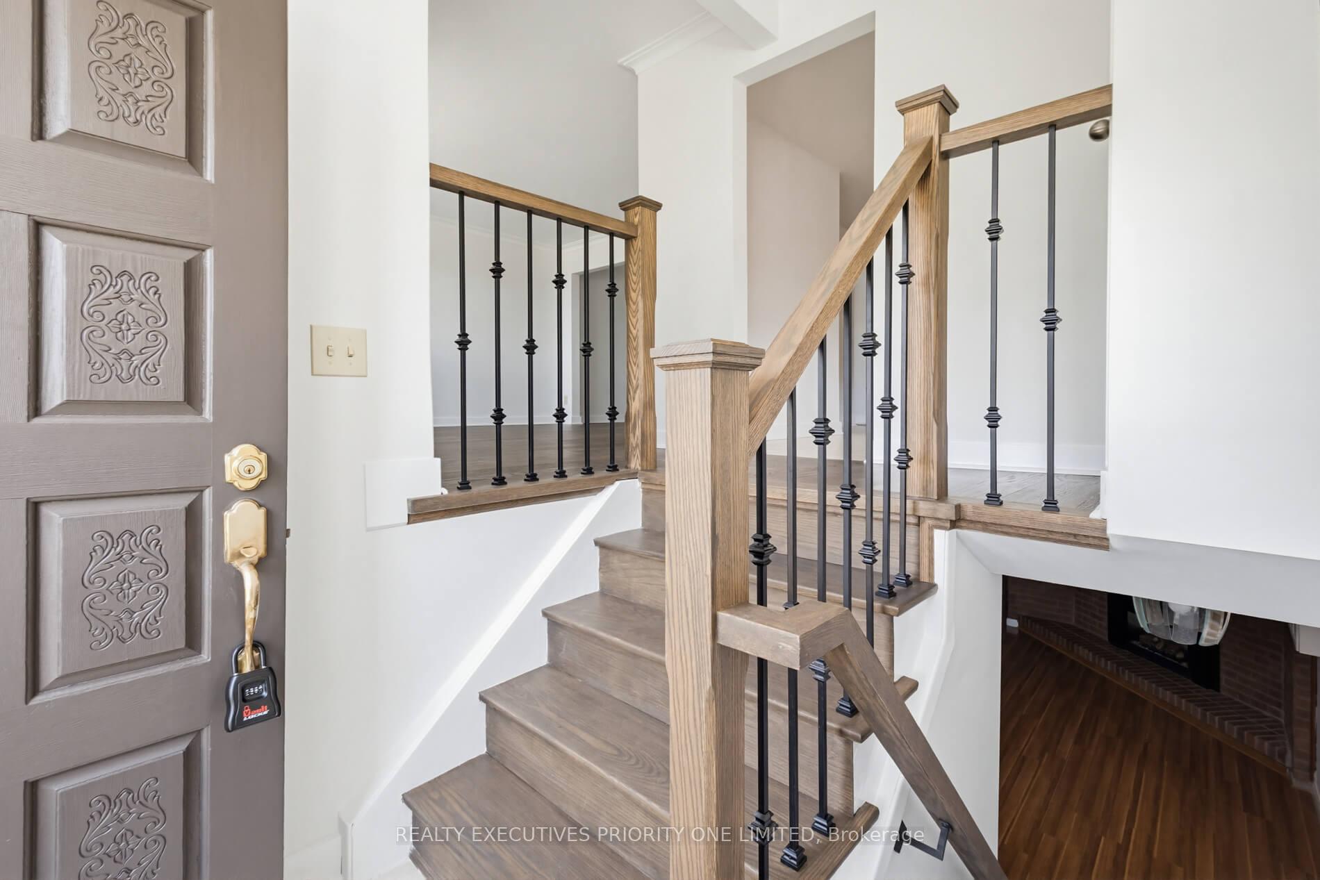 Photo 4 of 55 Picaro Drive, North York, Glenfield-Jane Heights — HOMEH