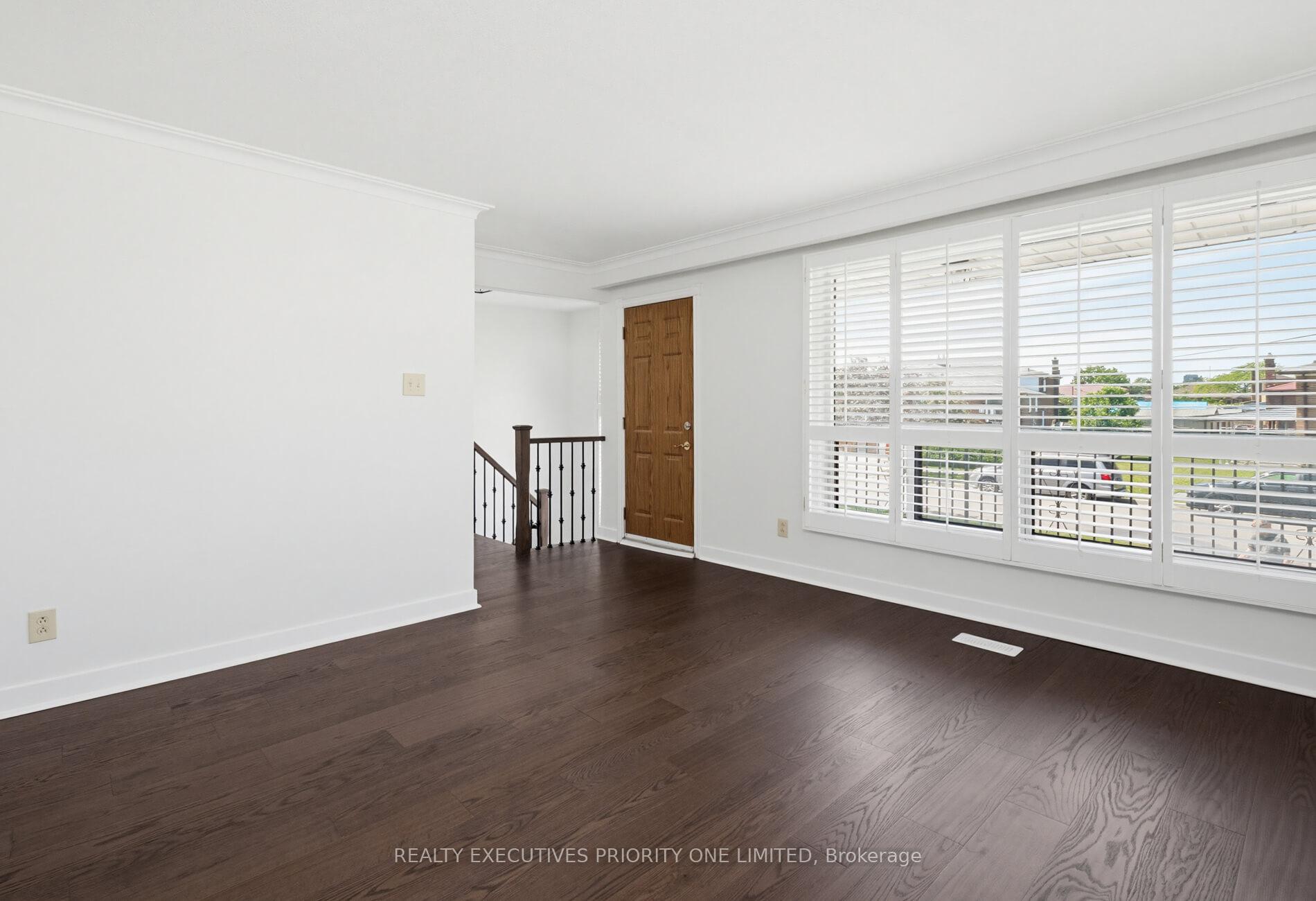 Photo 8 of 55 Picaro Drive, North York, Glenfield-Jane Heights — HOMEH