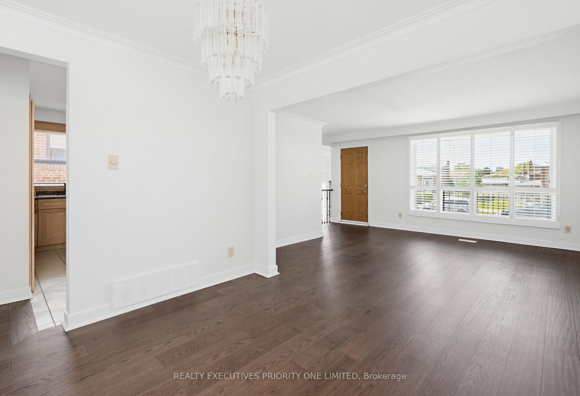 Photo 12 of 55 Picaro Drive, North York, Glenfield-Jane Heights — HOMEH