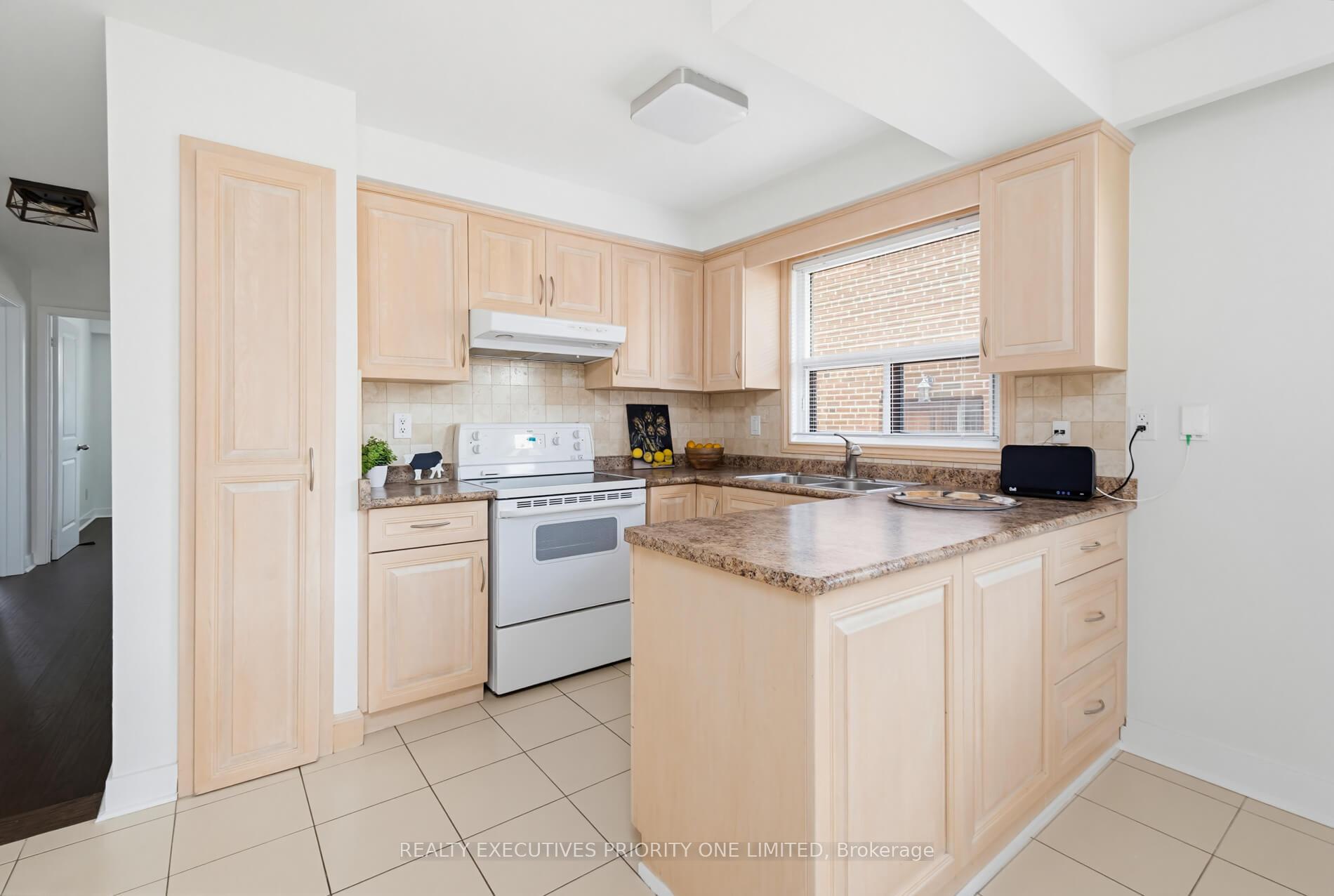 Photo 13 of 55 Picaro Drive, North York, Glenfield-Jane Heights — HOMEH