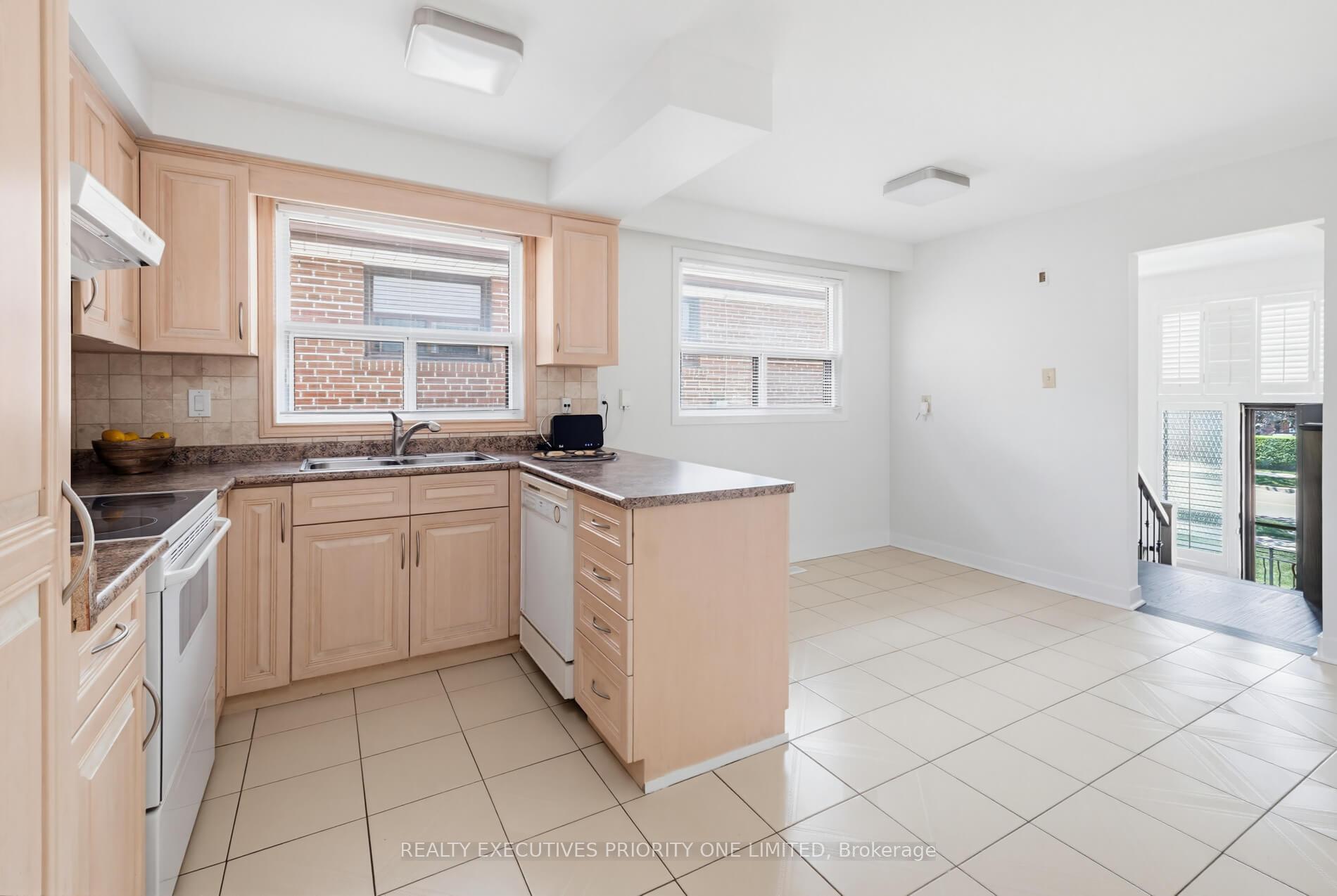 Photo 14 of 55 Picaro Drive, North York, Glenfield-Jane Heights — HOMEH