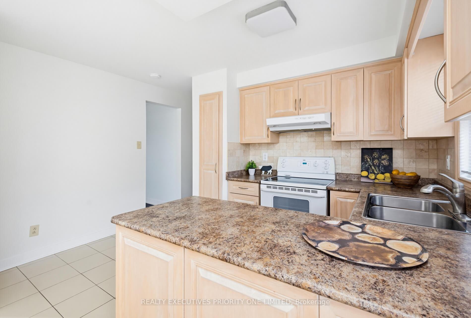 Photo 15 of 55 Picaro Drive, North York, Glenfield-Jane Heights — HOMEH