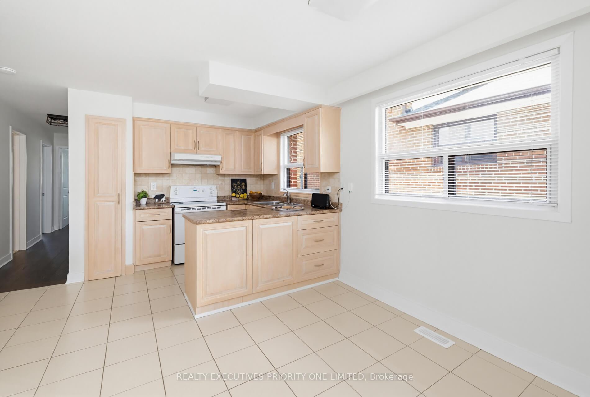 Photo 16 of 55 Picaro Drive, North York, Glenfield-Jane Heights — HOMEH