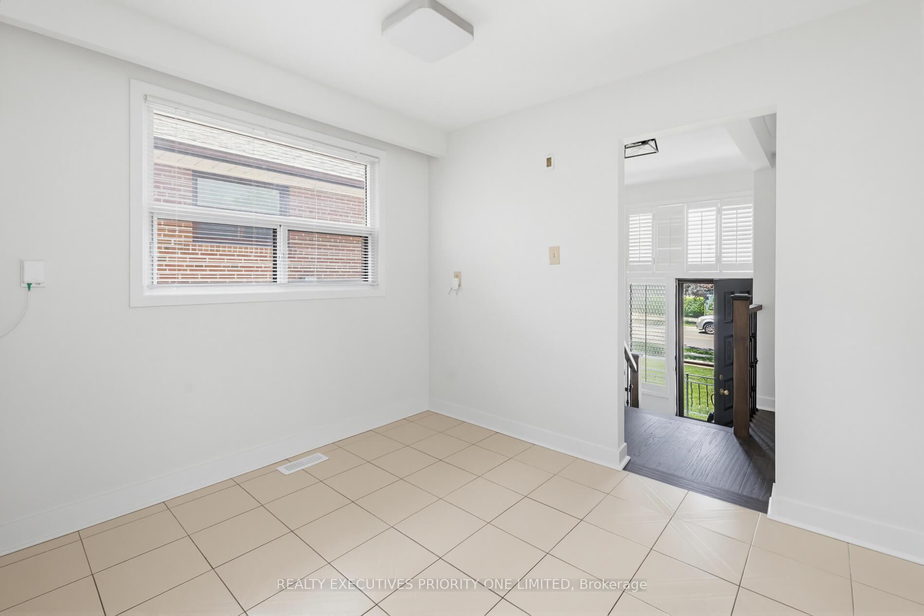 Photo 17 of 55 Picaro Drive, North York, Glenfield-Jane Heights — HOMEH