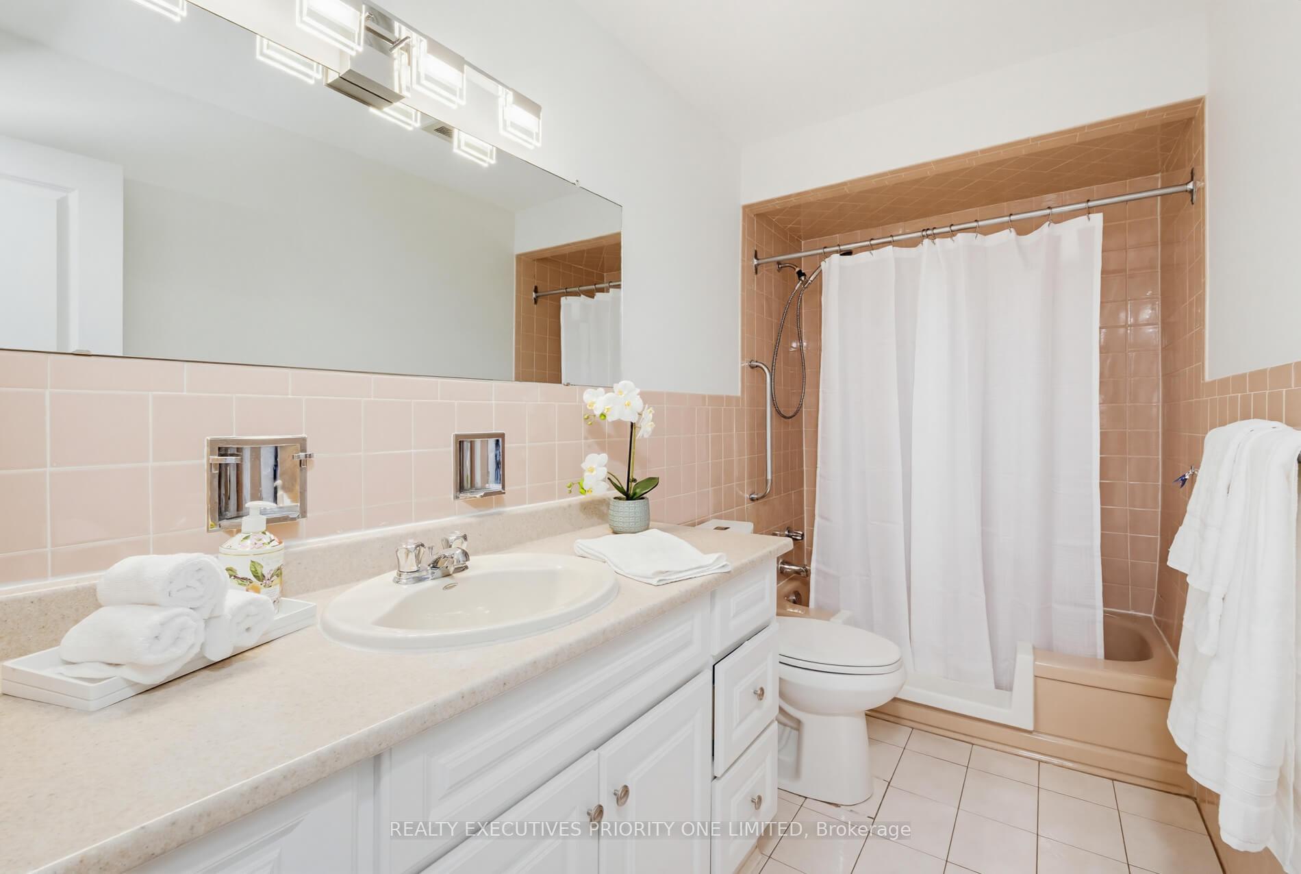 Photo 22 of 55 Picaro Drive, North York, Glenfield-Jane Heights — HOMEH