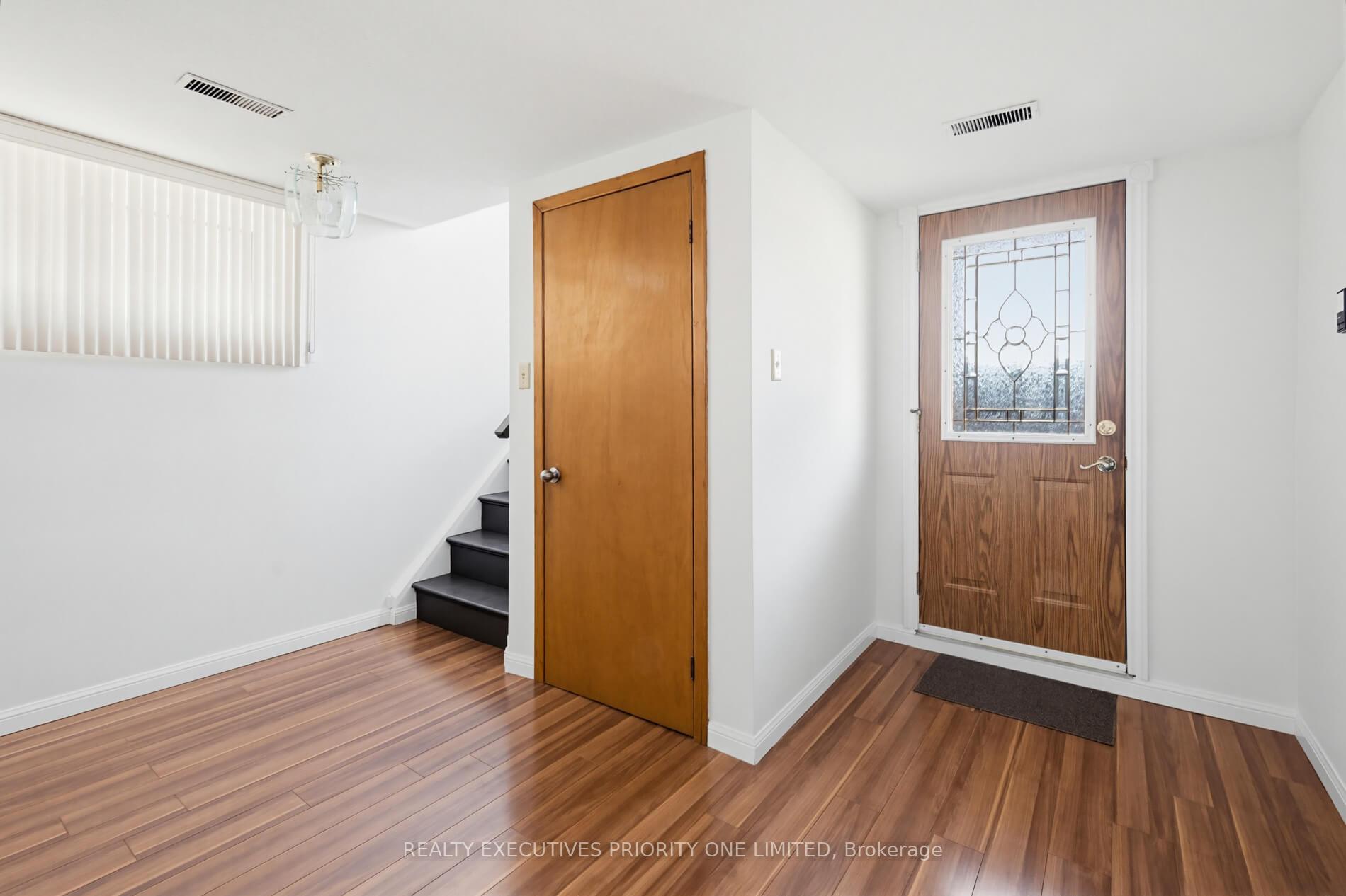 Photo 24 of 55 Picaro Drive, North York, Glenfield-Jane Heights — HOMEH