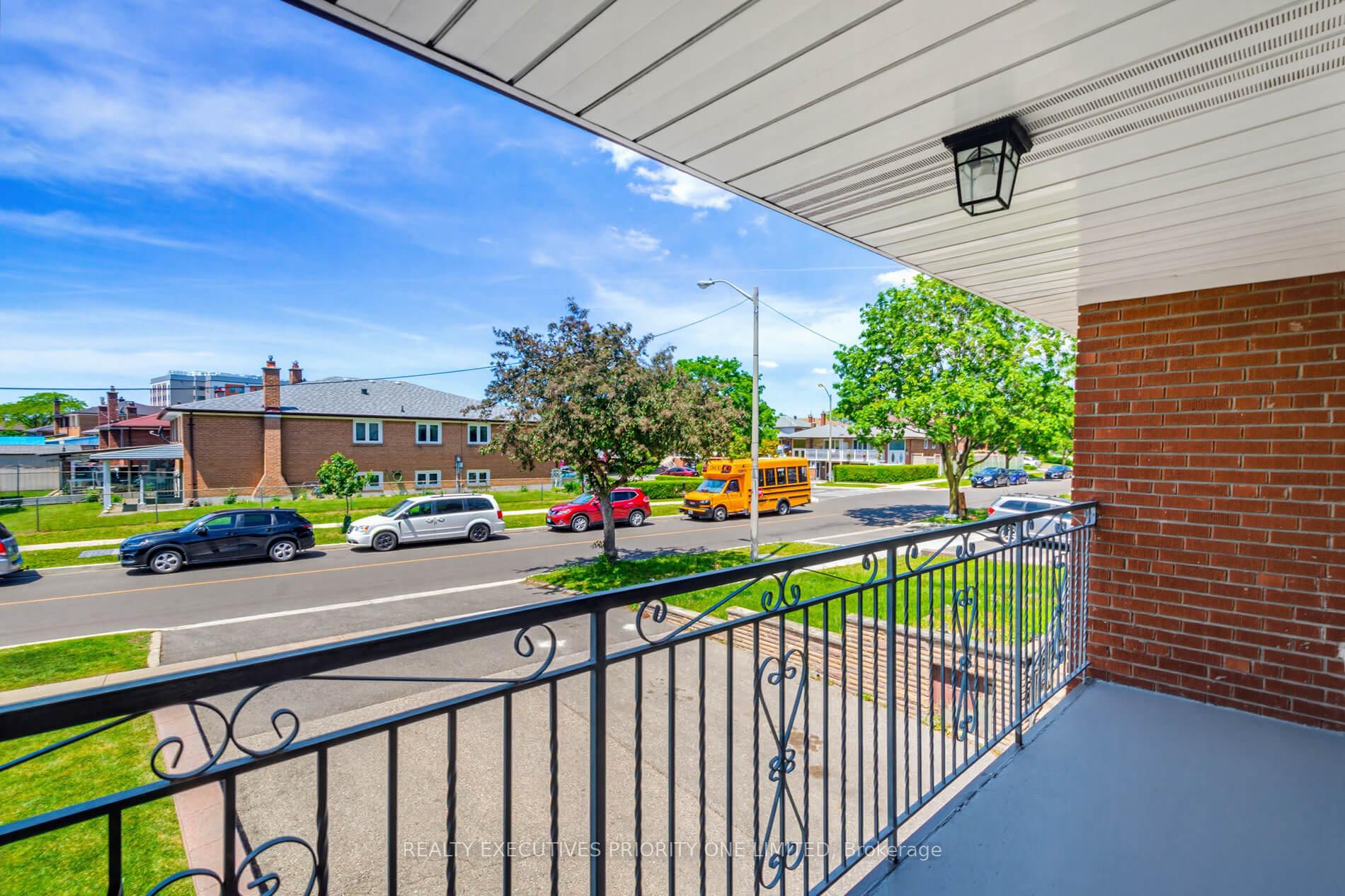Photo 32 of 55 Picaro Drive, North York, Glenfield-Jane Heights — HOMEH