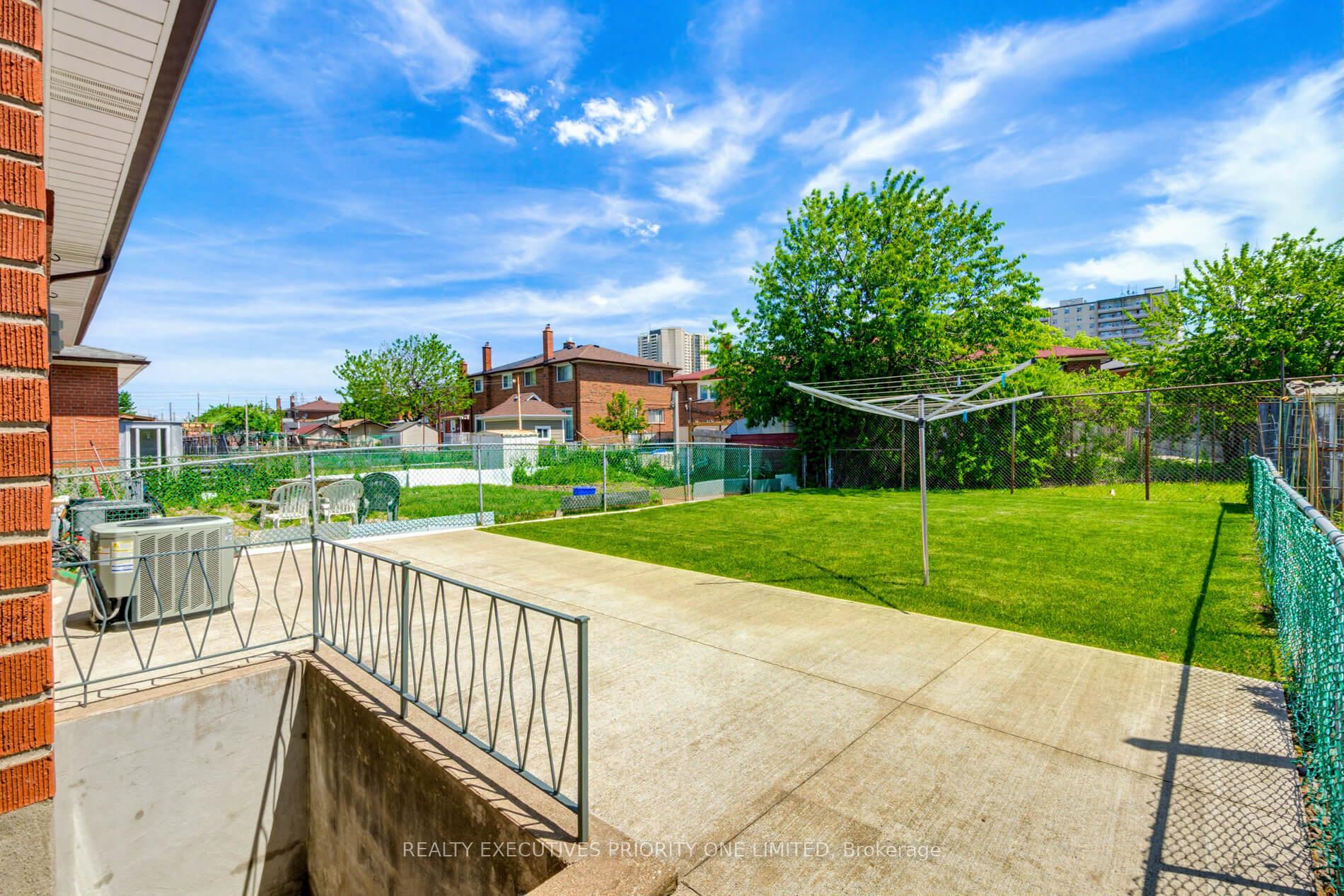 Photo 34 of 55 Picaro Drive, North York, Glenfield-Jane Heights — HOMEH