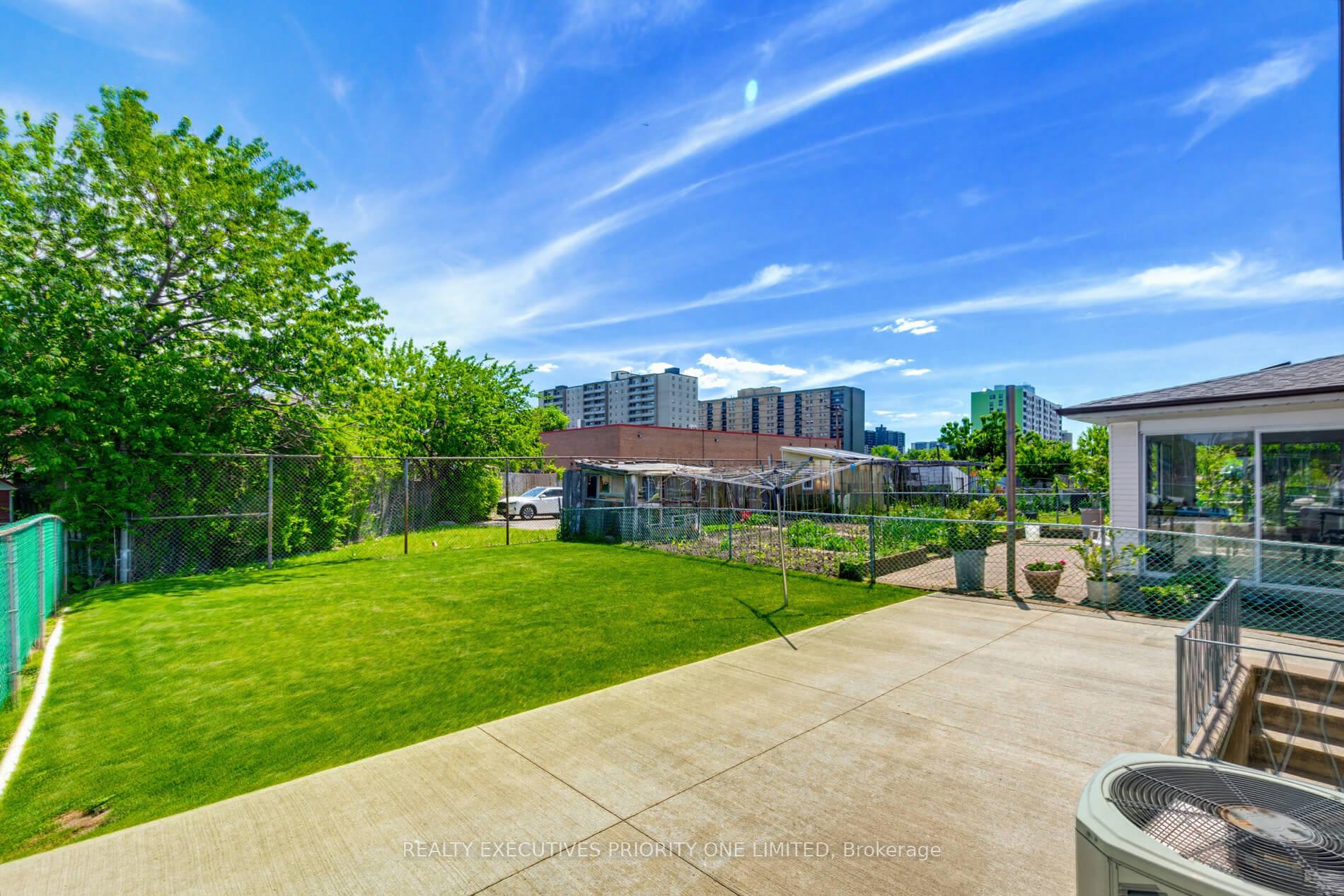 Photo 37 of 55 Picaro Drive, North York, Glenfield-Jane Heights — HOMEH
