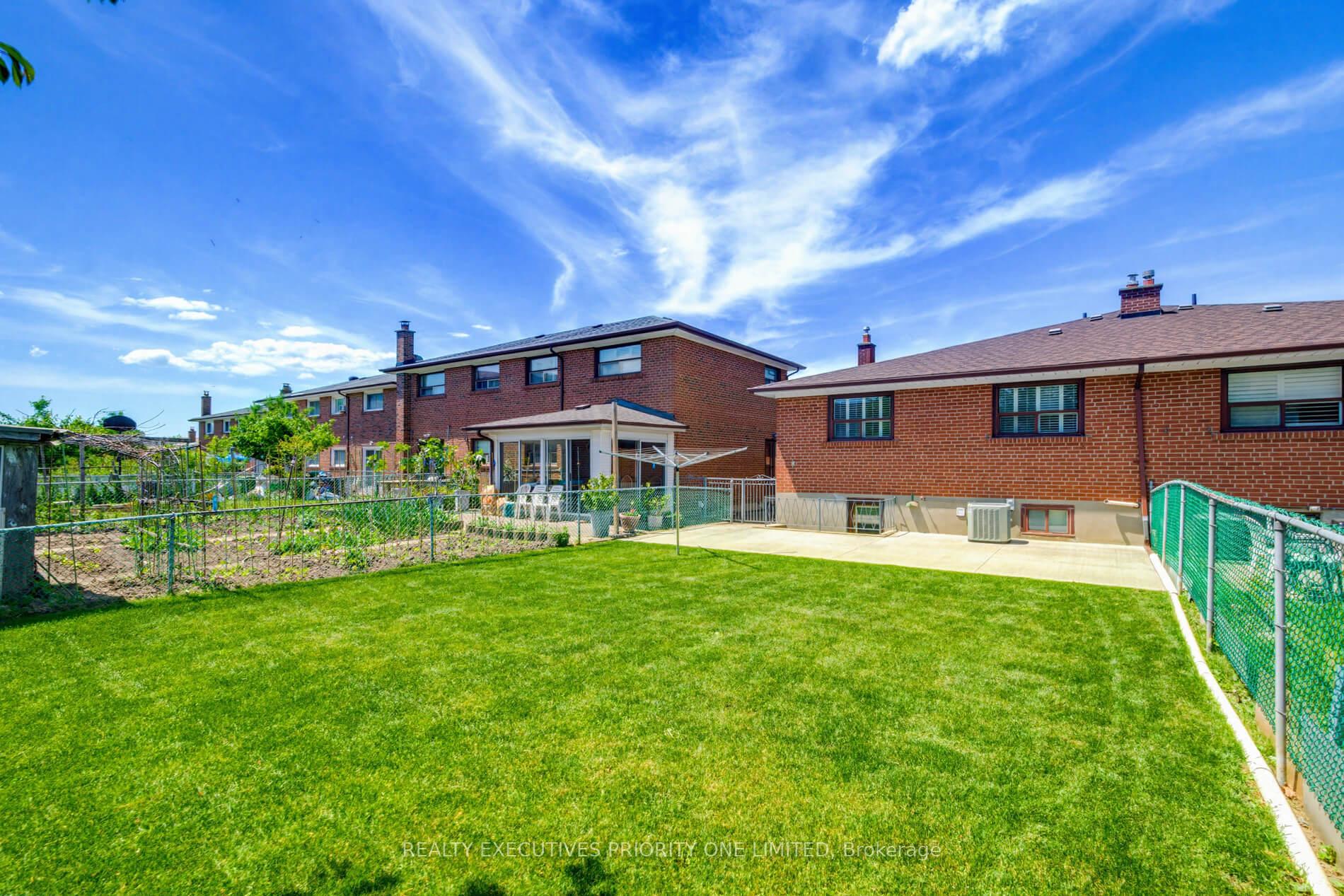 Photo 38 of 55 Picaro Drive, North York, Glenfield-Jane Heights — HOMEH