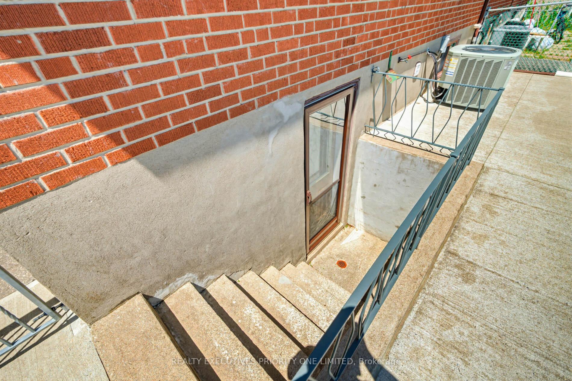 Photo 40 of 55 Picaro Drive, North York, Glenfield-Jane Heights — HOMEH
