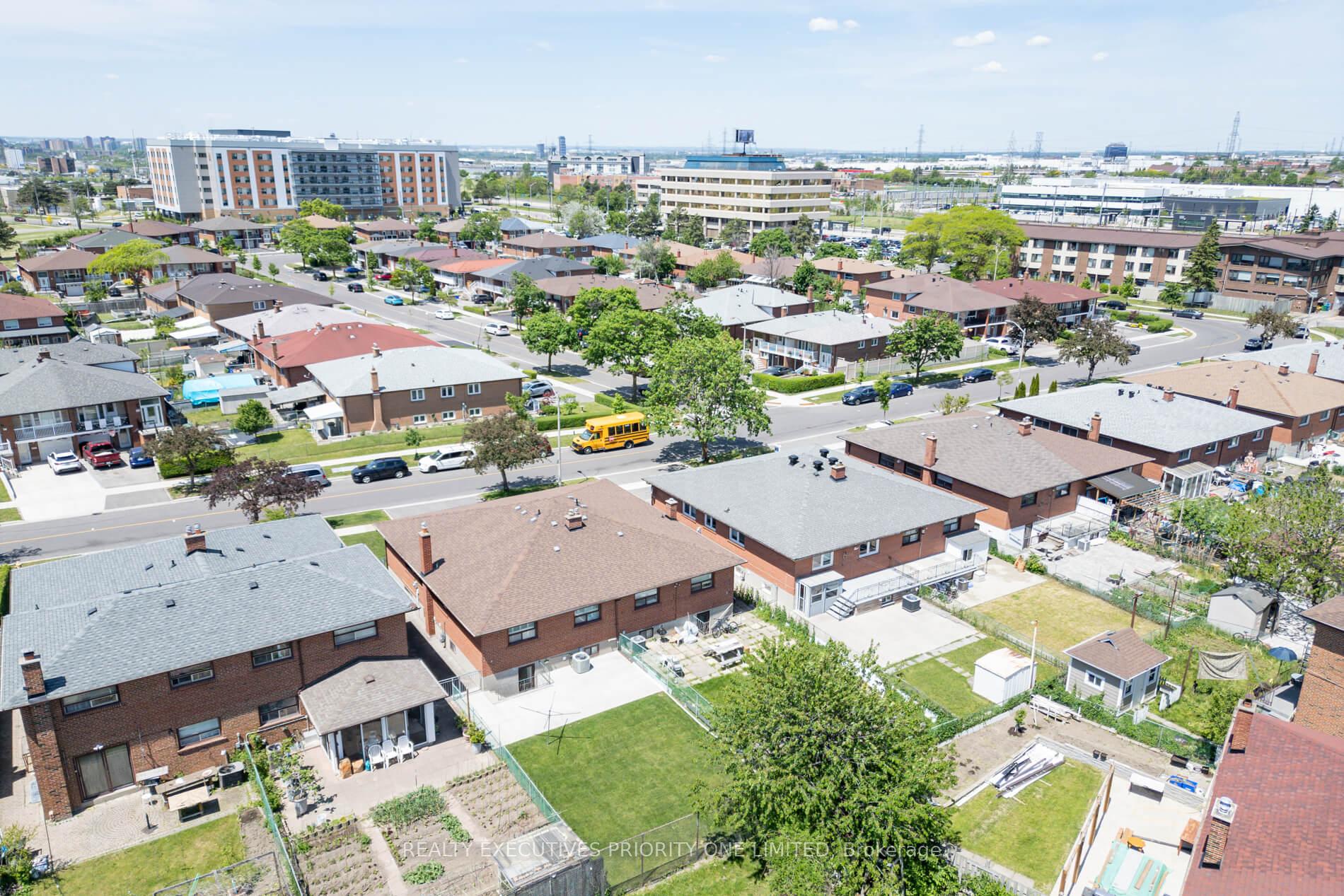Photo 42 of 55 Picaro Drive, North York, Glenfield-Jane Heights — HOMEH