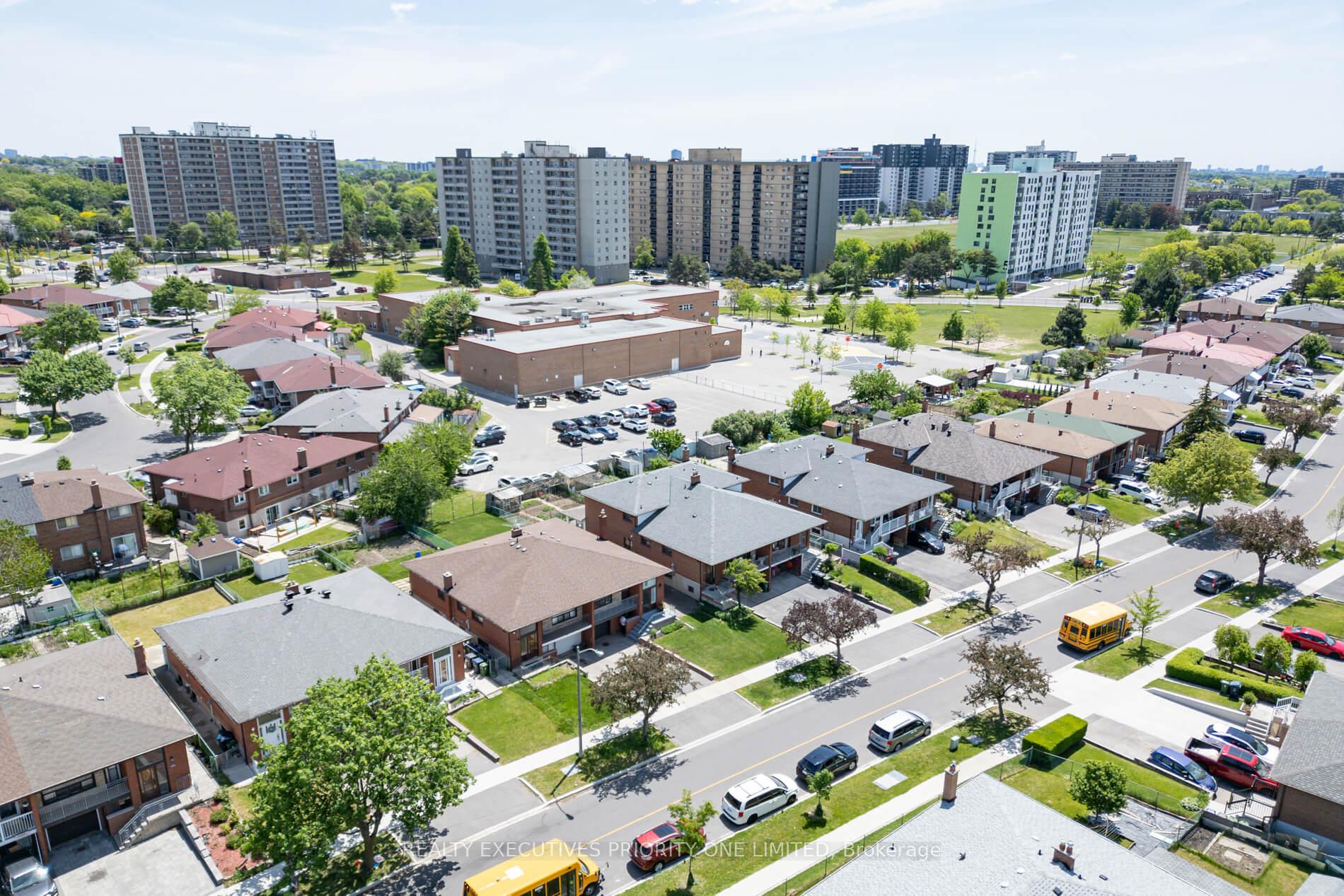 Photo 44 of 55 Picaro Drive, North York, Glenfield-Jane Heights — HOMEH