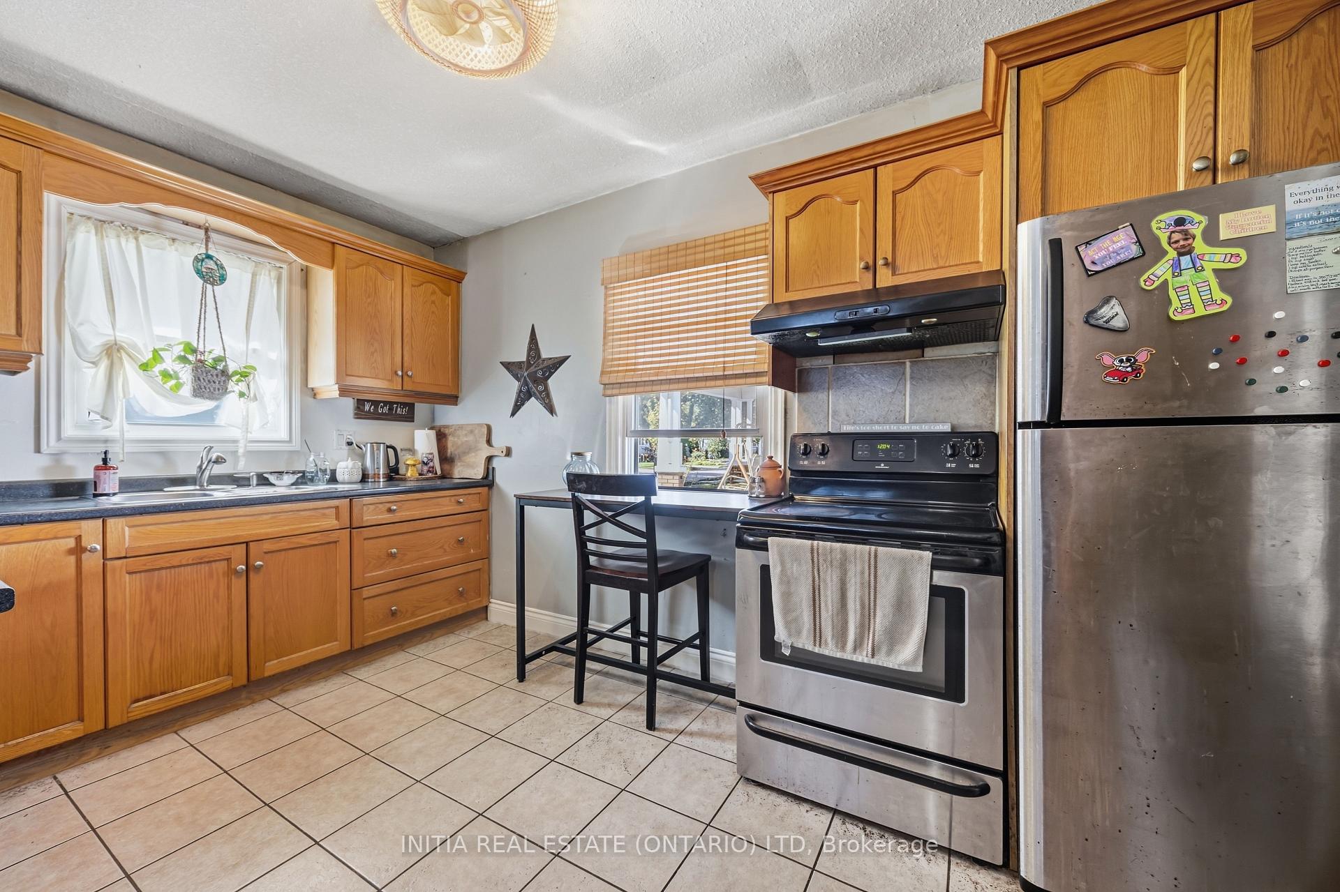 Photo 4 of 272 Kathleen Avenue, Sarnia — HOMEH