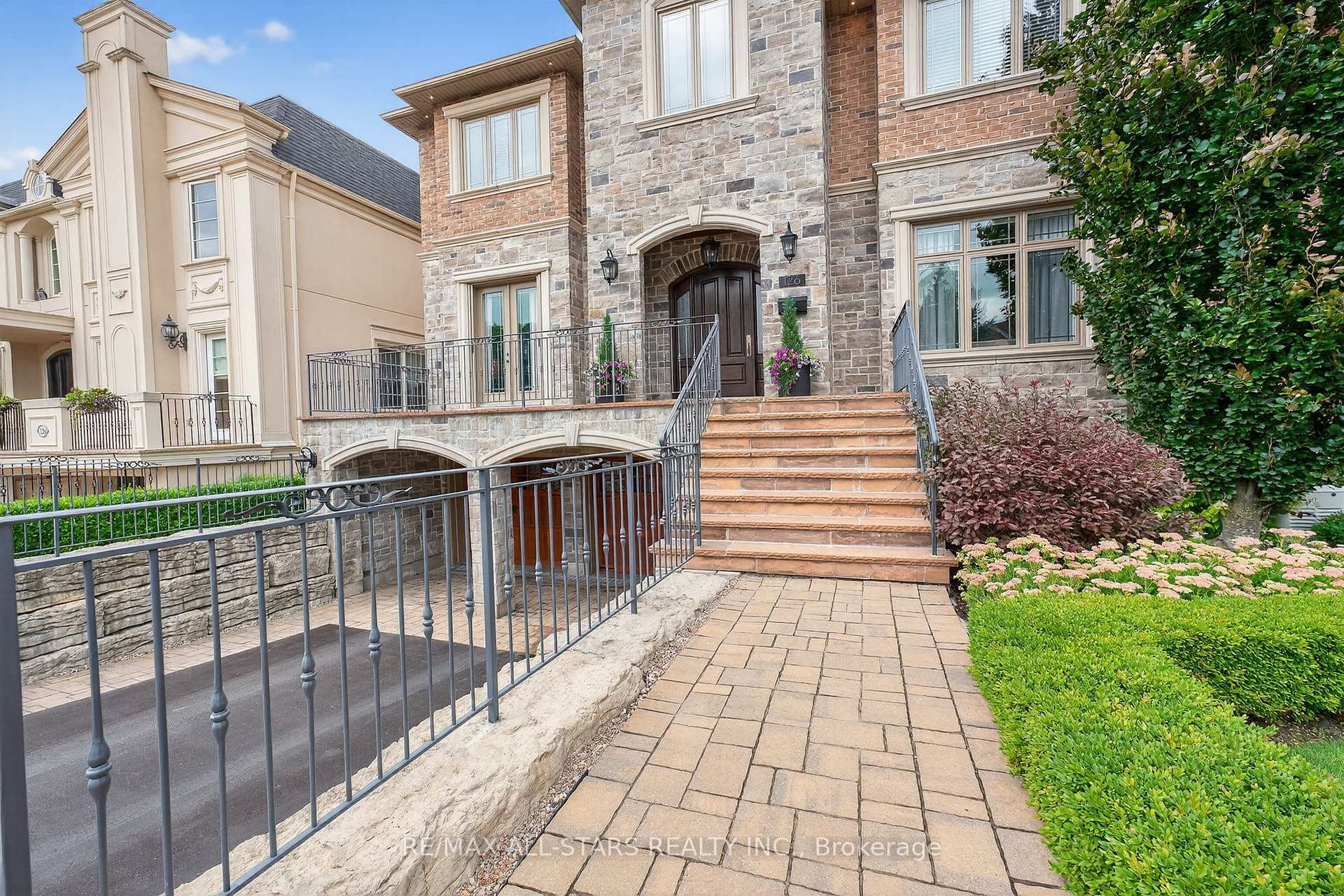 Photo 2 of 126 Hillview Road, Aurora, Aurora Village — HOMEH