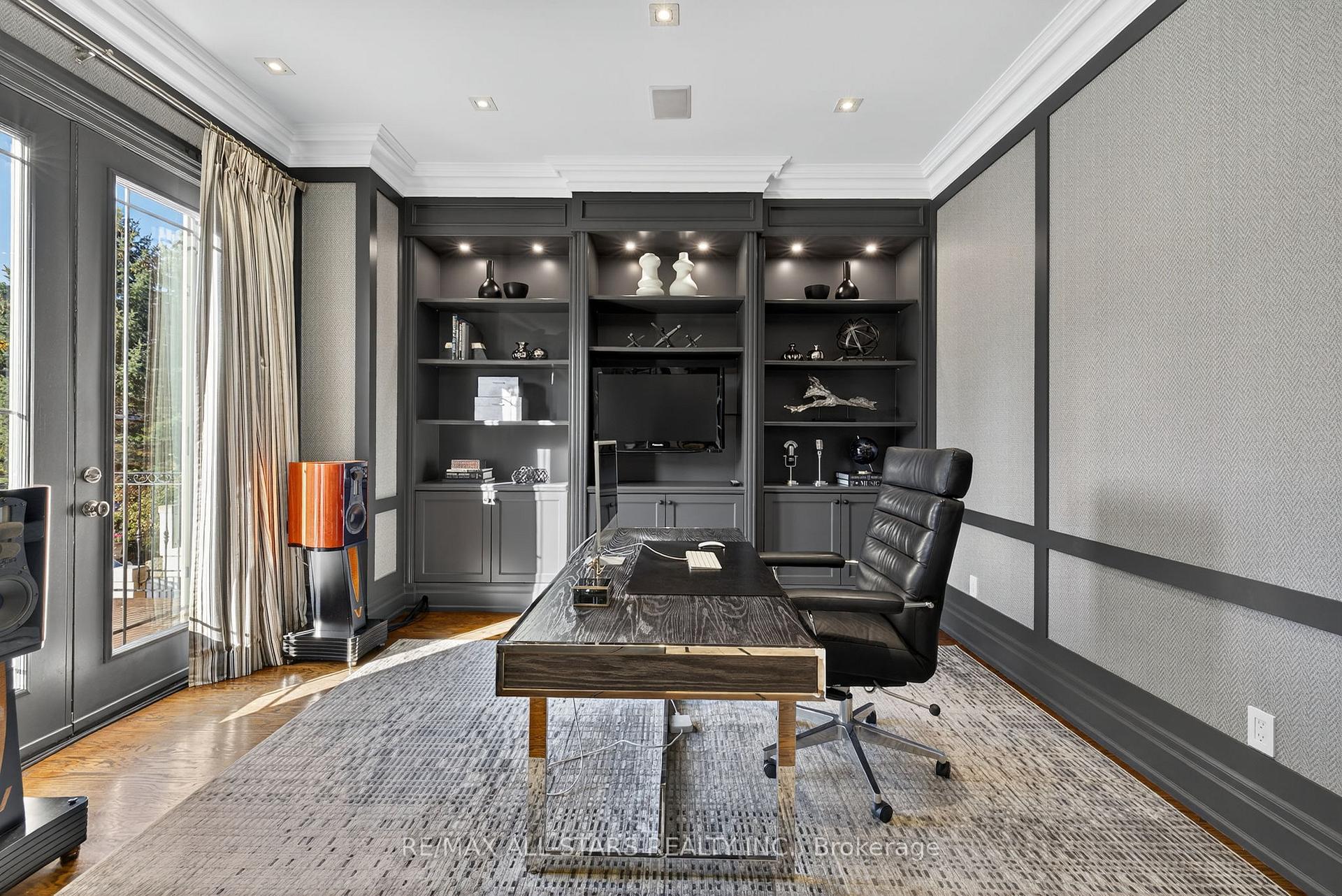 Photo 5 of 126 Hillview Road, Aurora, Aurora Village — HOMEH