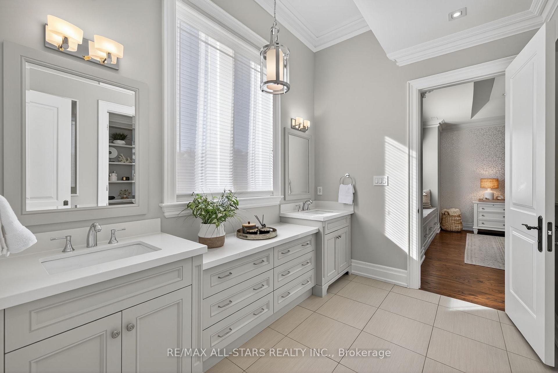 Photo 26 of 126 Hillview Road, Aurora, Aurora Village — HOMEH