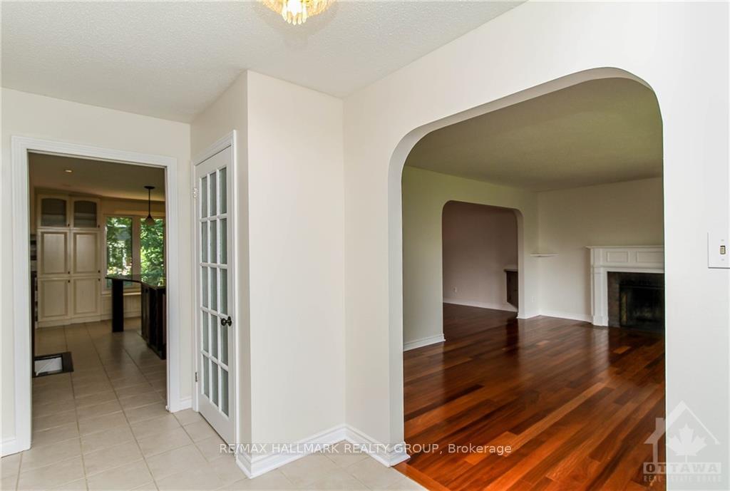 Photo 3 of 570 Duff Crescent, Ottawa, Beacon Hill North — HOMEH
