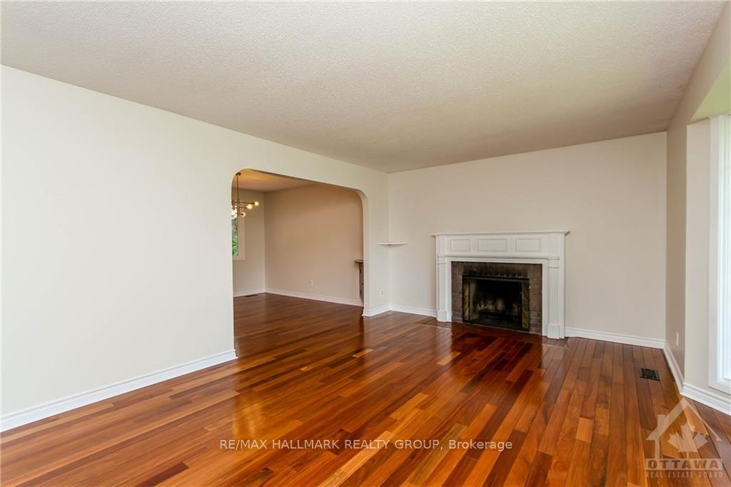 Photo 4 of 570 Duff Crescent, Ottawa, Beacon Hill North — HOMEH