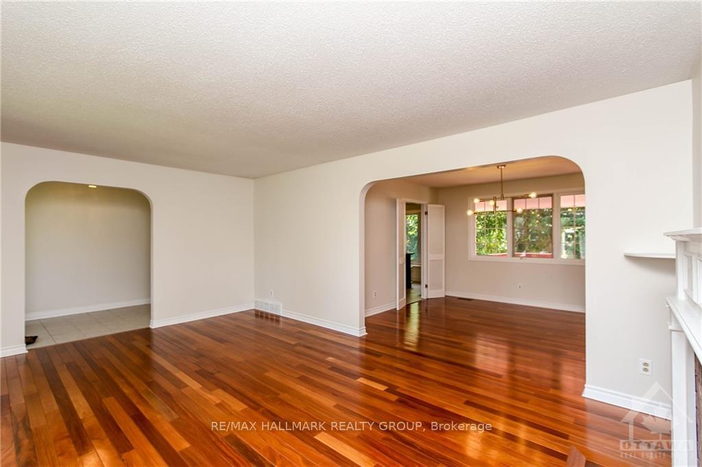 Photo 6 of 570 Duff Crescent, Ottawa, Beacon Hill North — HOMEH