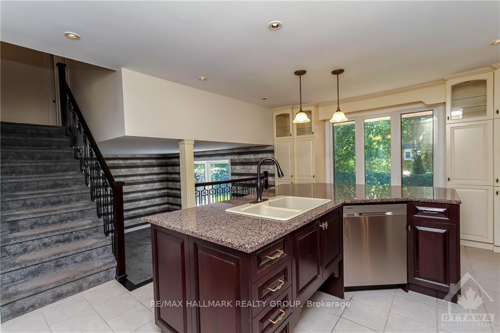 Photo 9 of 570 Duff Crescent, Ottawa, Beacon Hill North — HOMEH