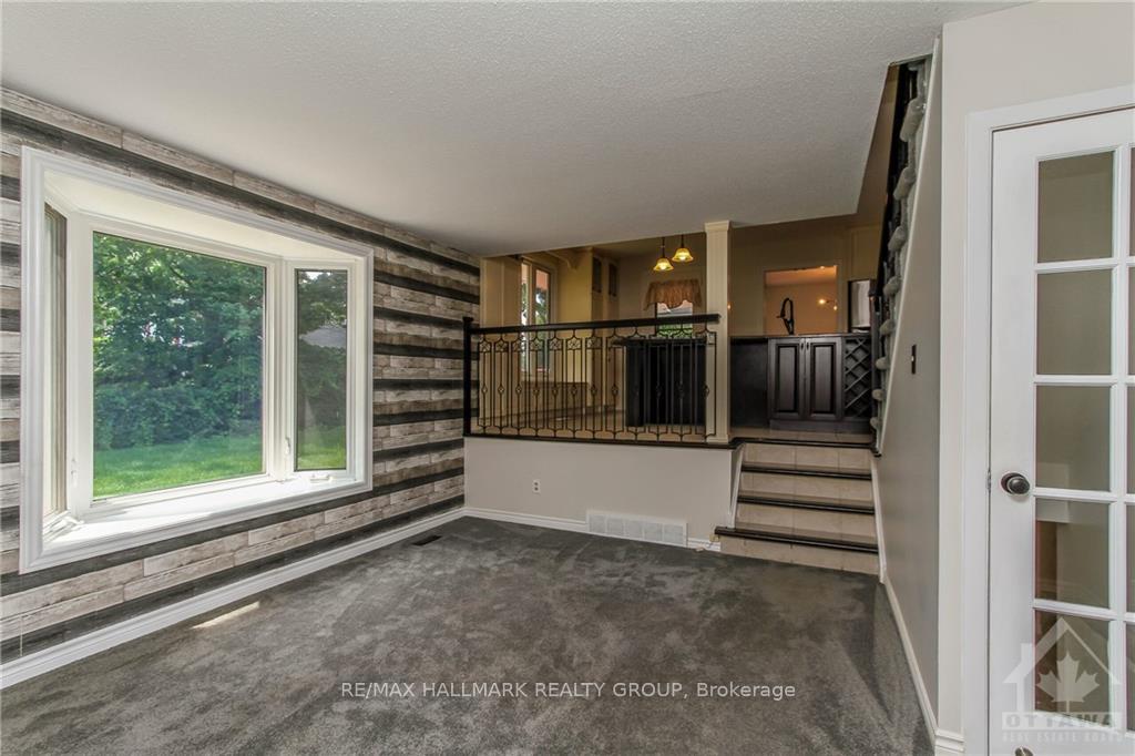 Photo 10 of 570 Duff Crescent, Ottawa, Beacon Hill North — HOMEH