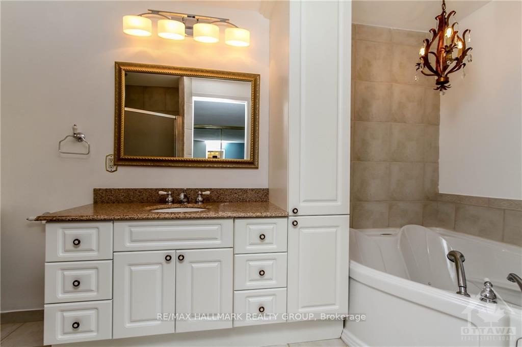 Photo 14 of 570 Duff Crescent, Ottawa, Beacon Hill North — HOMEH
