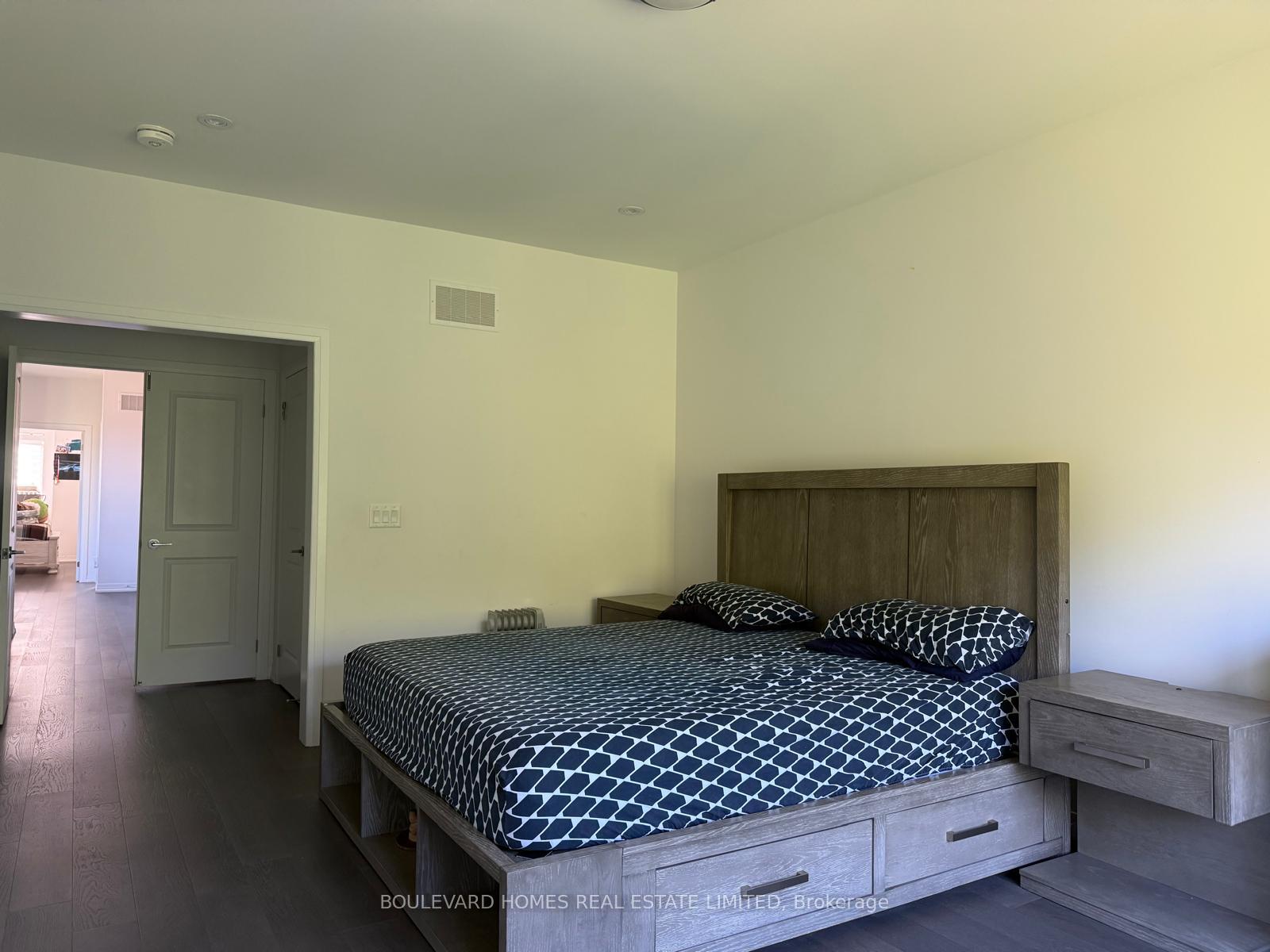 Photo 3 of 38 Yans Way, Markham, Buttonville — HOMEH