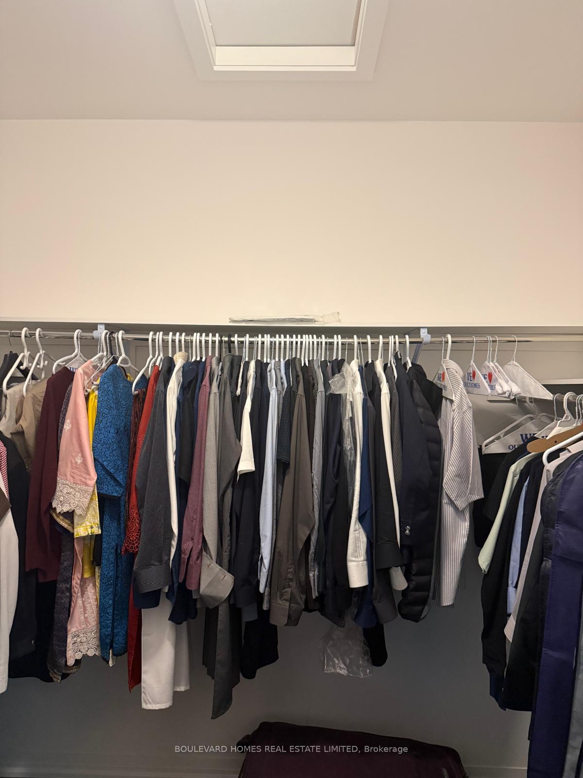 Photo 5 of 38 Yans Way, Markham, Buttonville — HOMEH
