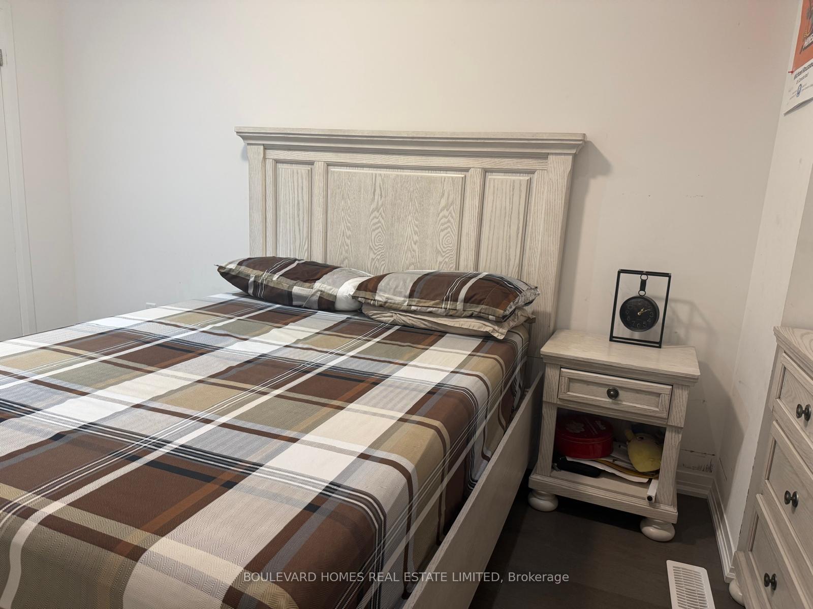 Photo 8 of 38 Yans Way, Markham, Buttonville — HOMEH