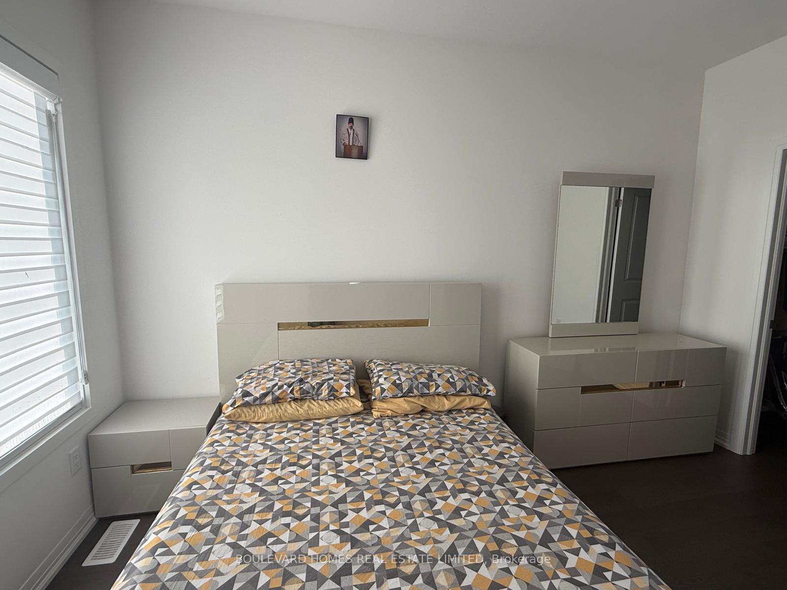 Photo 10 of 38 Yans Way, Markham, Buttonville — HOMEH